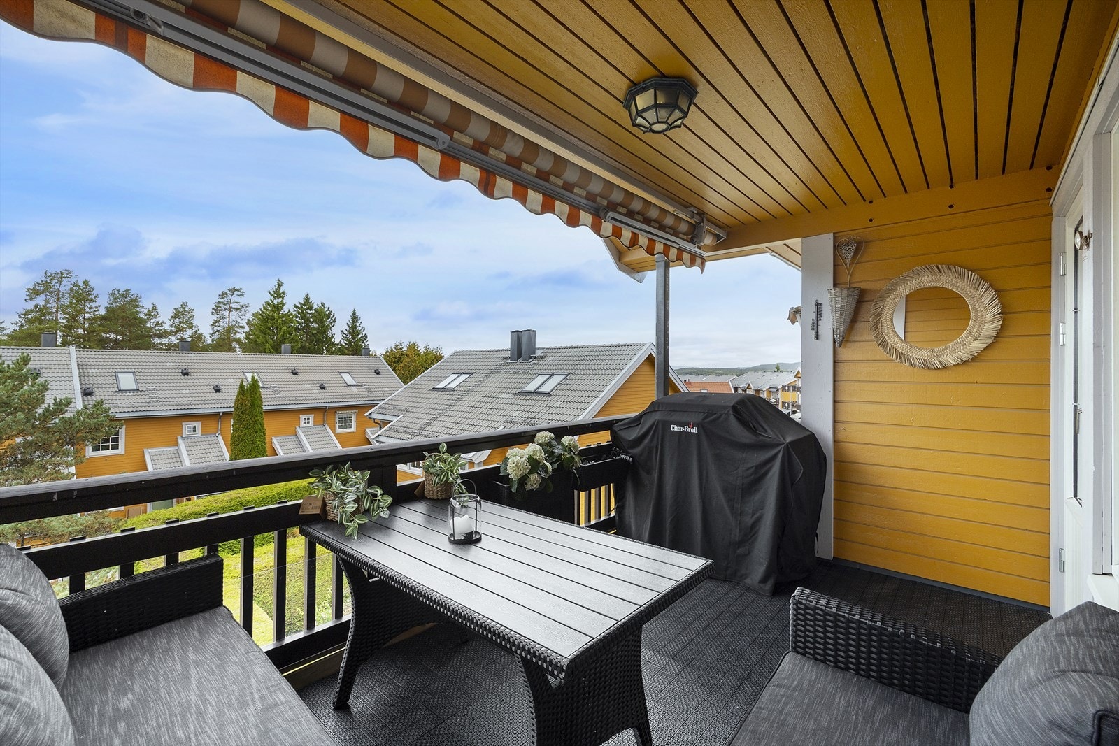 Vestvendt balkong på 9 m² - perfekt for å nyte ettermiddagssolen og rolige kvelder utendørs! Galleribilde