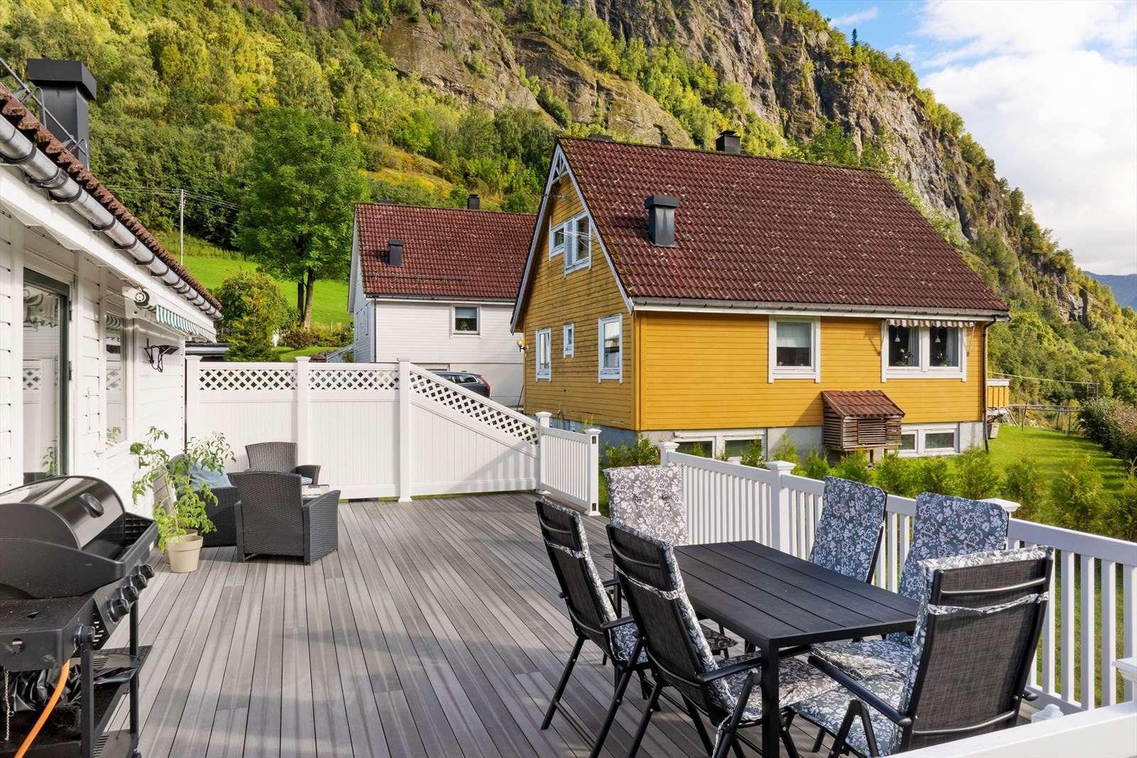 Her ute har ein god boltreplass og gode solforhald. Galleribilde
