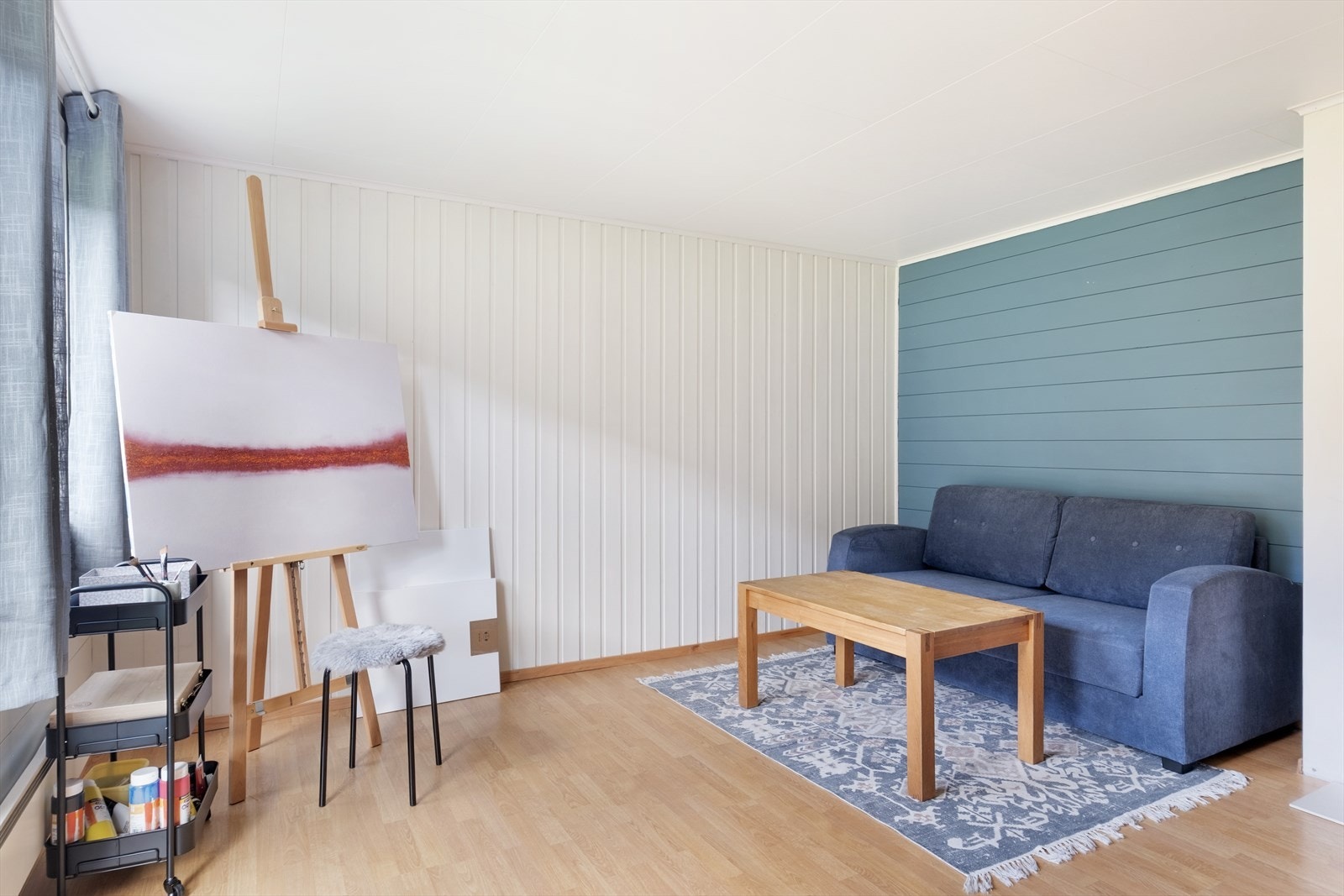 Underetasjen har ei triveleg kjellarstove. Perfekt avlastningsområde både for både store og små. Galleribilde