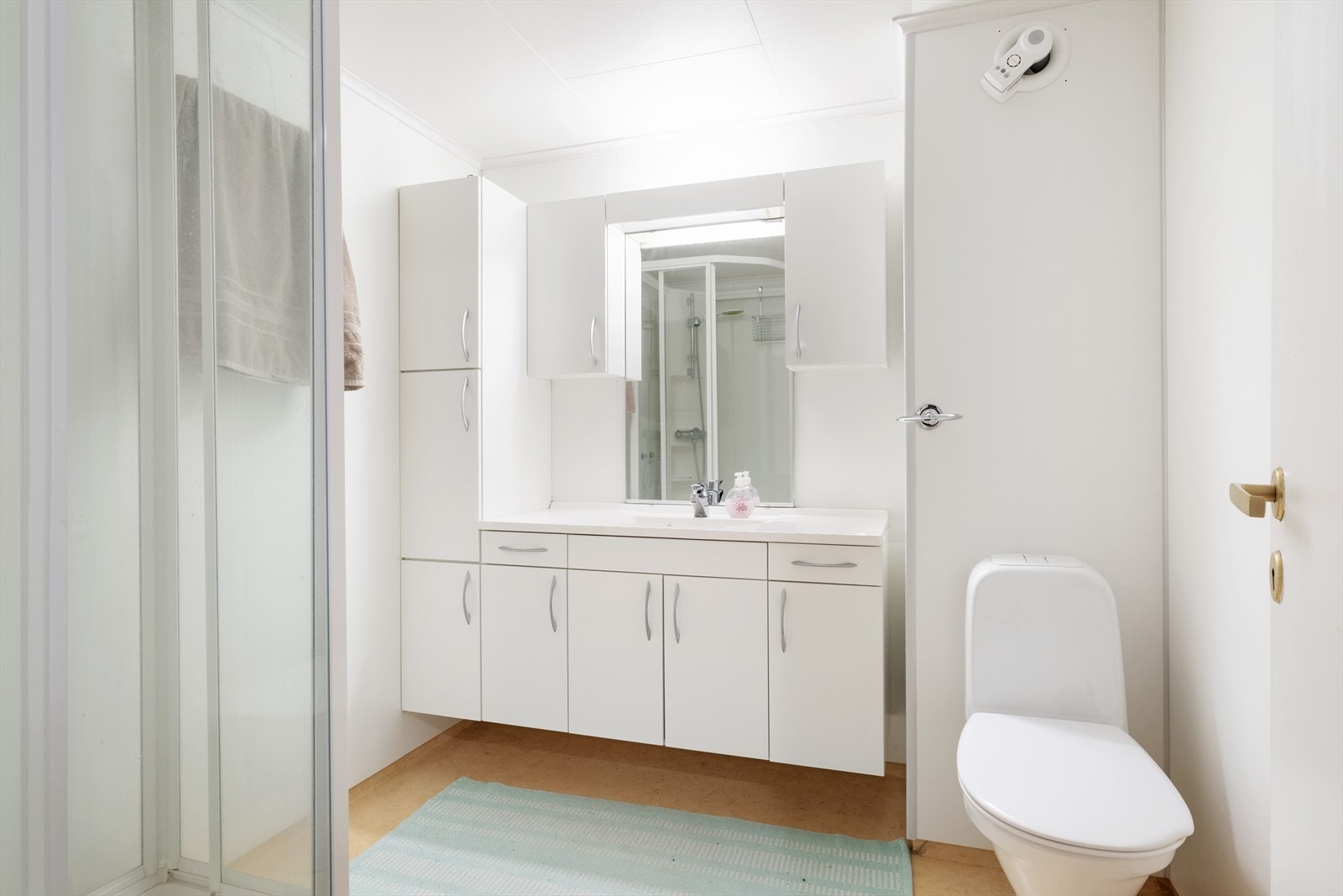 Badet i underetg. blei renovert/bygd nytt i 1998. Galleribilde