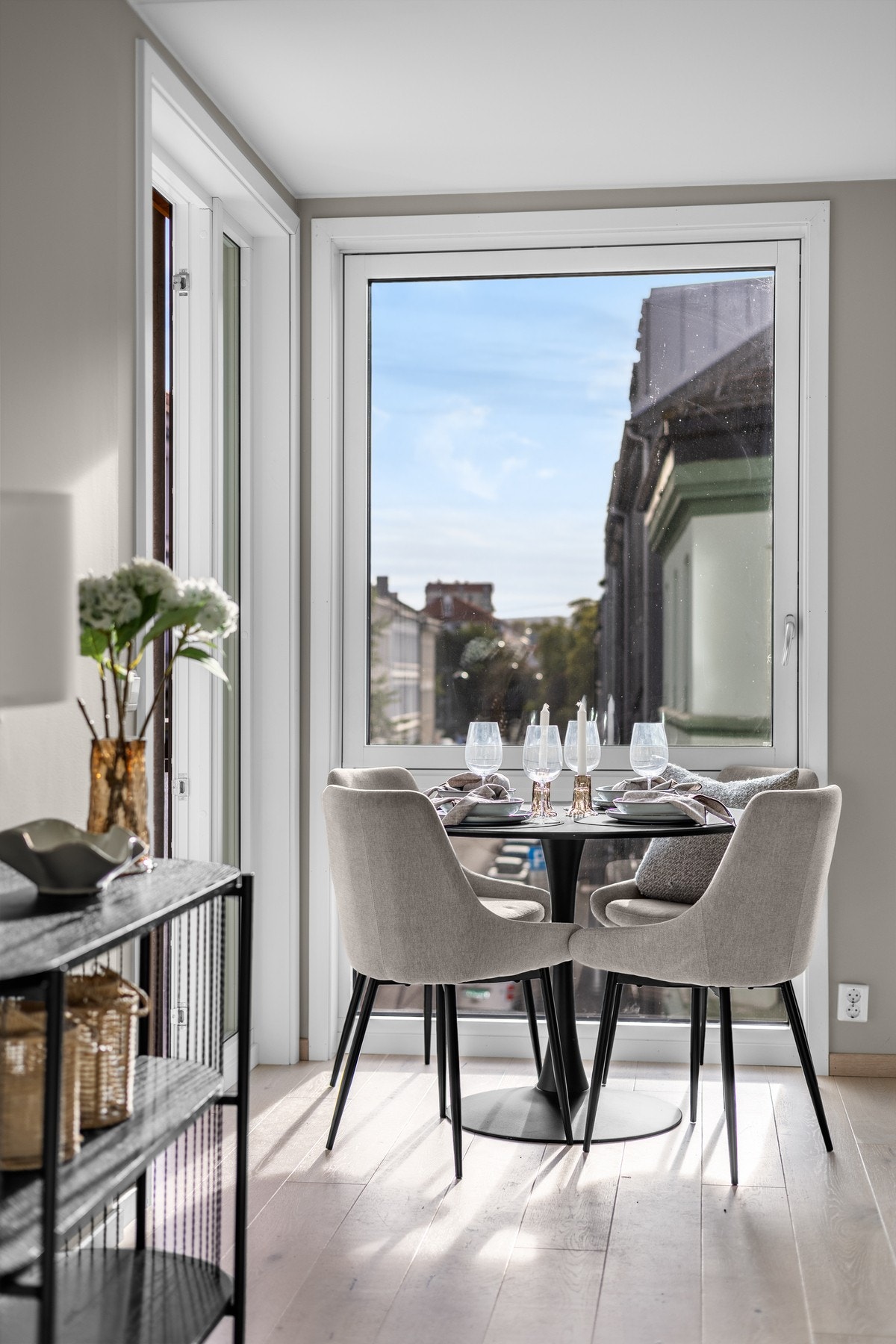 Flott utsyn fra stuevinduet Galleribilde