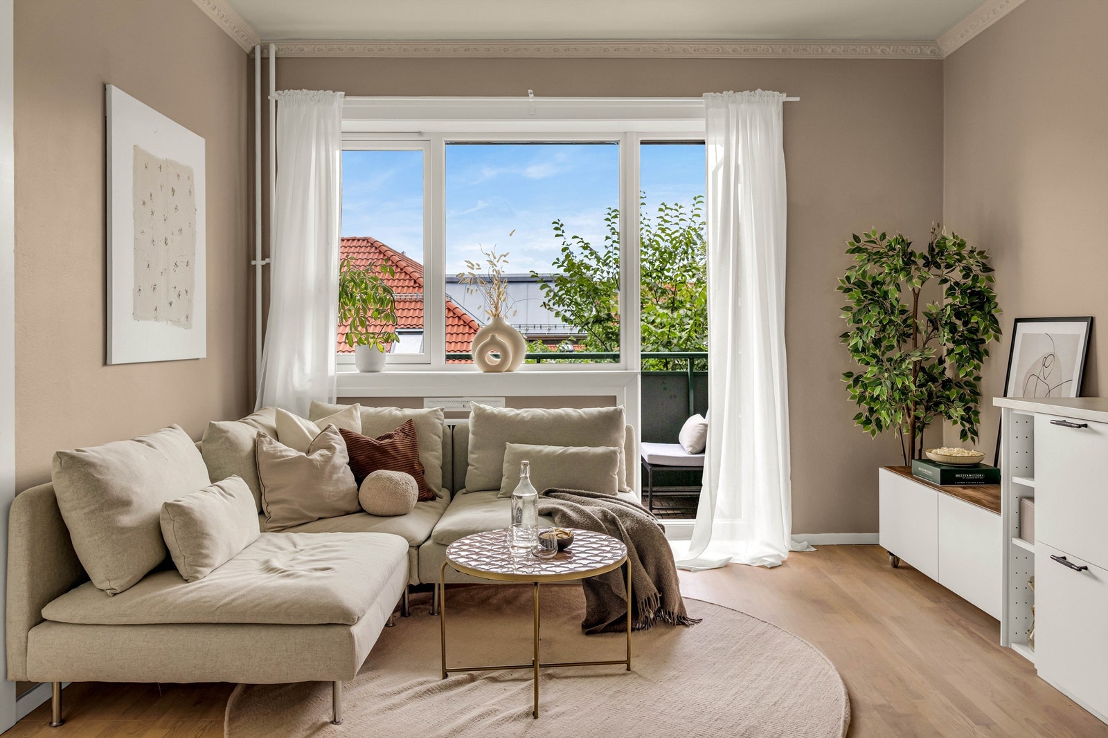 Leiligheten har svært god planløsning, solrik balkong og moderne standard. Galleribilde