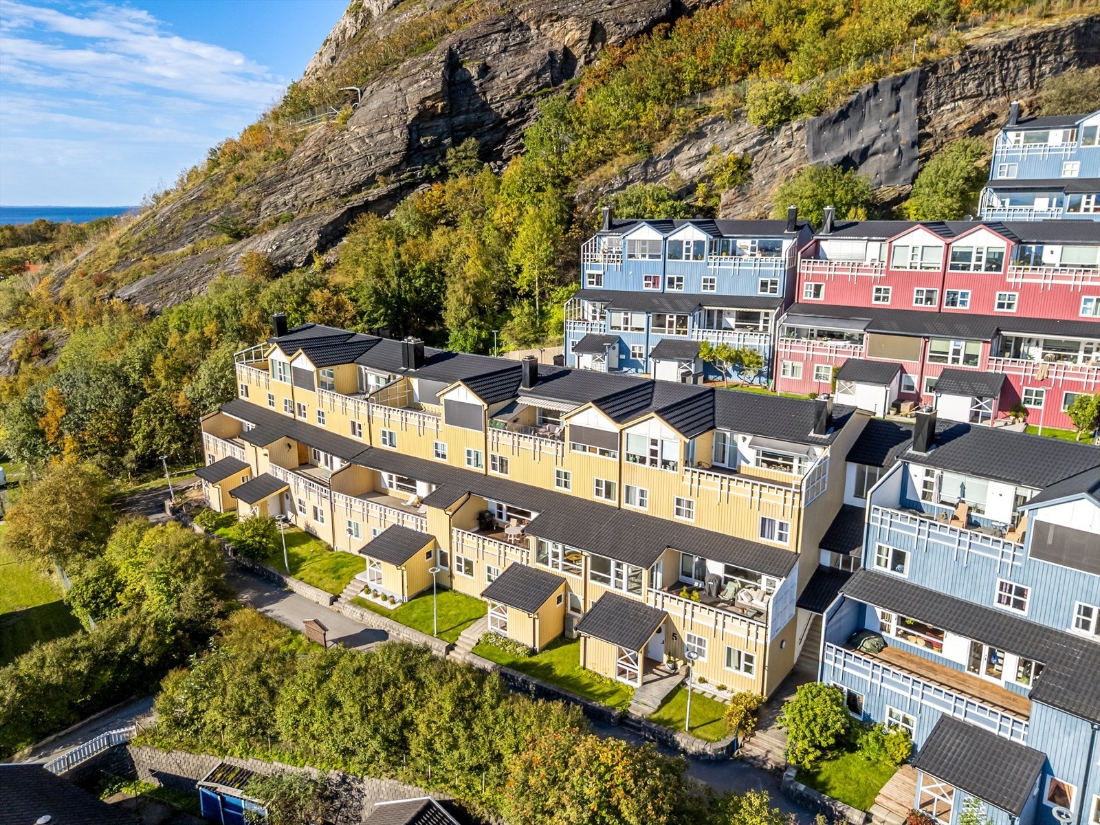 Velkommen til en innholdsrik bolig over to plan i populære Rønvika. (Foto av: Leel Media). Galleribilde
