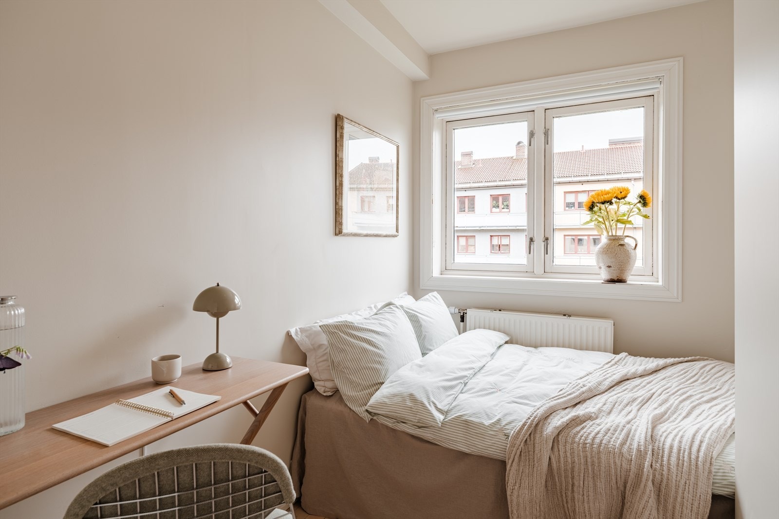 Dette soverommet vender også ut mot rolig bakgård. Galleribilde