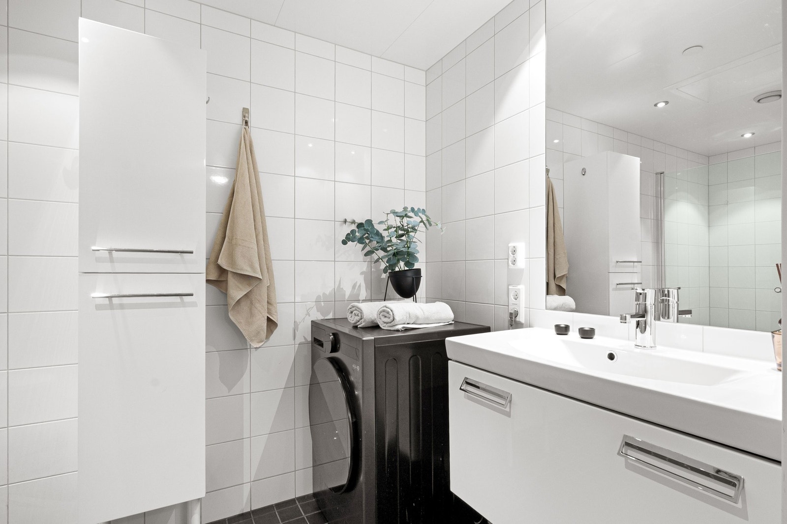 Pent flislagt bad med gulvvarme Galleribilde