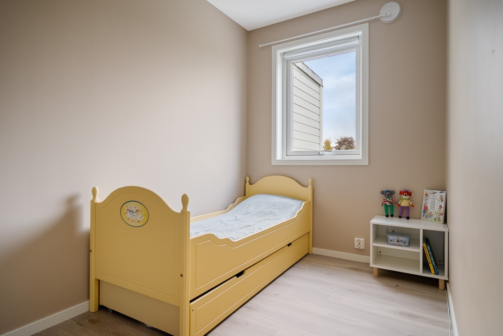 Det fjerde soverommet måler 6,7 m². Dersom man ikke har behov for alle soverommene kan de enkelt innredes som eks. hjemmekontor, hobbyrom eller gjesterom . Galleribilde