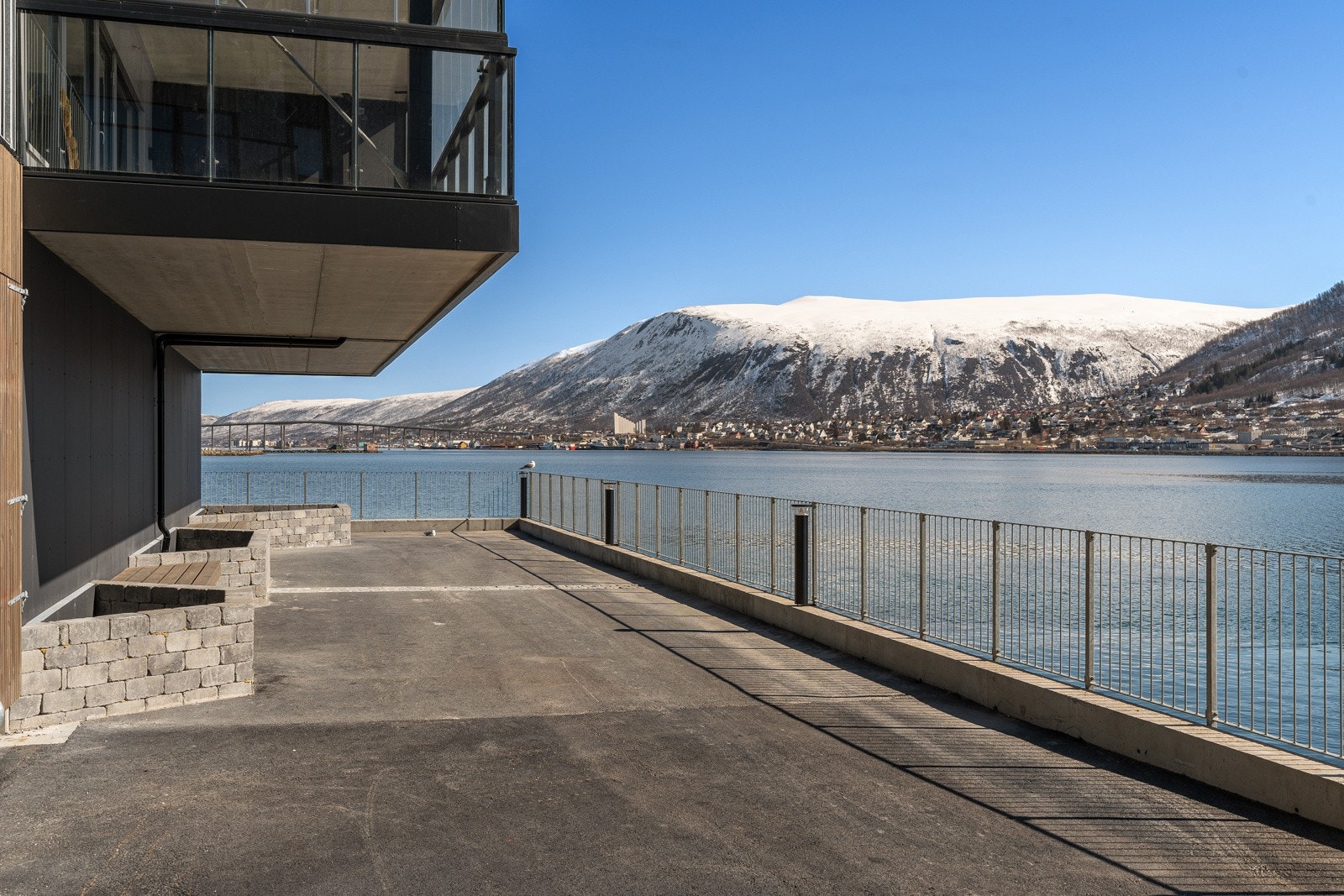 Attraktivt nærområde som byr på nydelige utsiktsforhold og fine turområder.