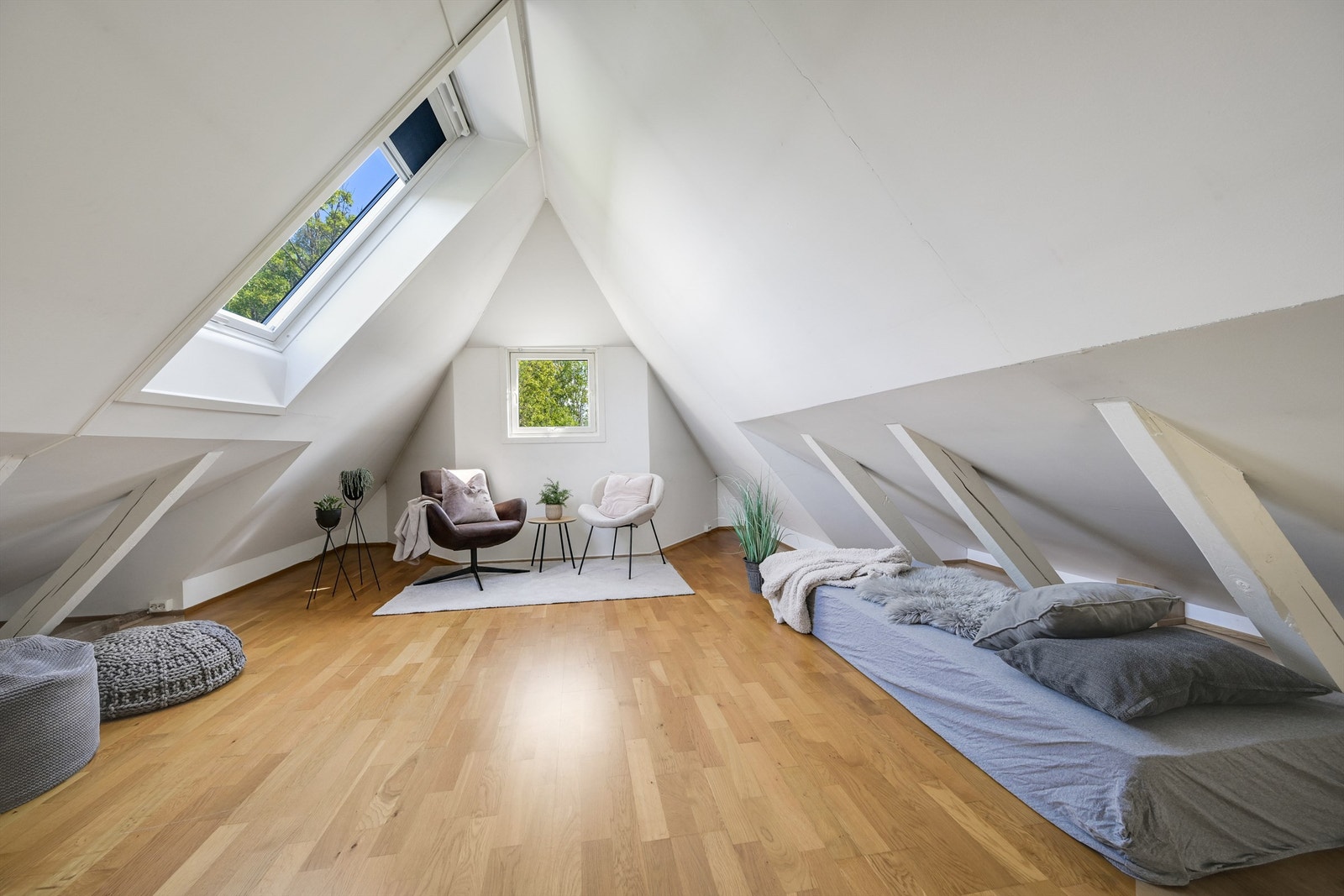 Råstilig hems som er lys og romslig med mange innredningmuligheter! Galleribilde