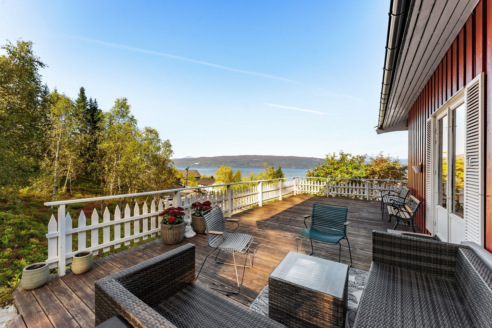 God plass til møblering og tilrettelegging av hyggelige uteplasser. Galleribilde