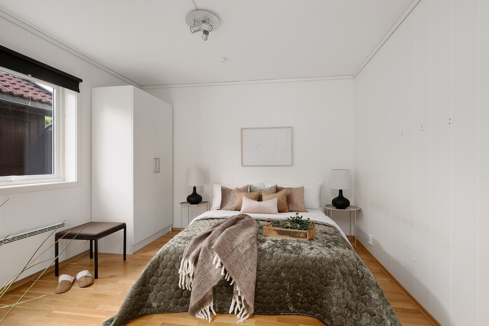 Hovedsoverommet har god plass til dobbeltseng og garderobeskap. Galleribilde