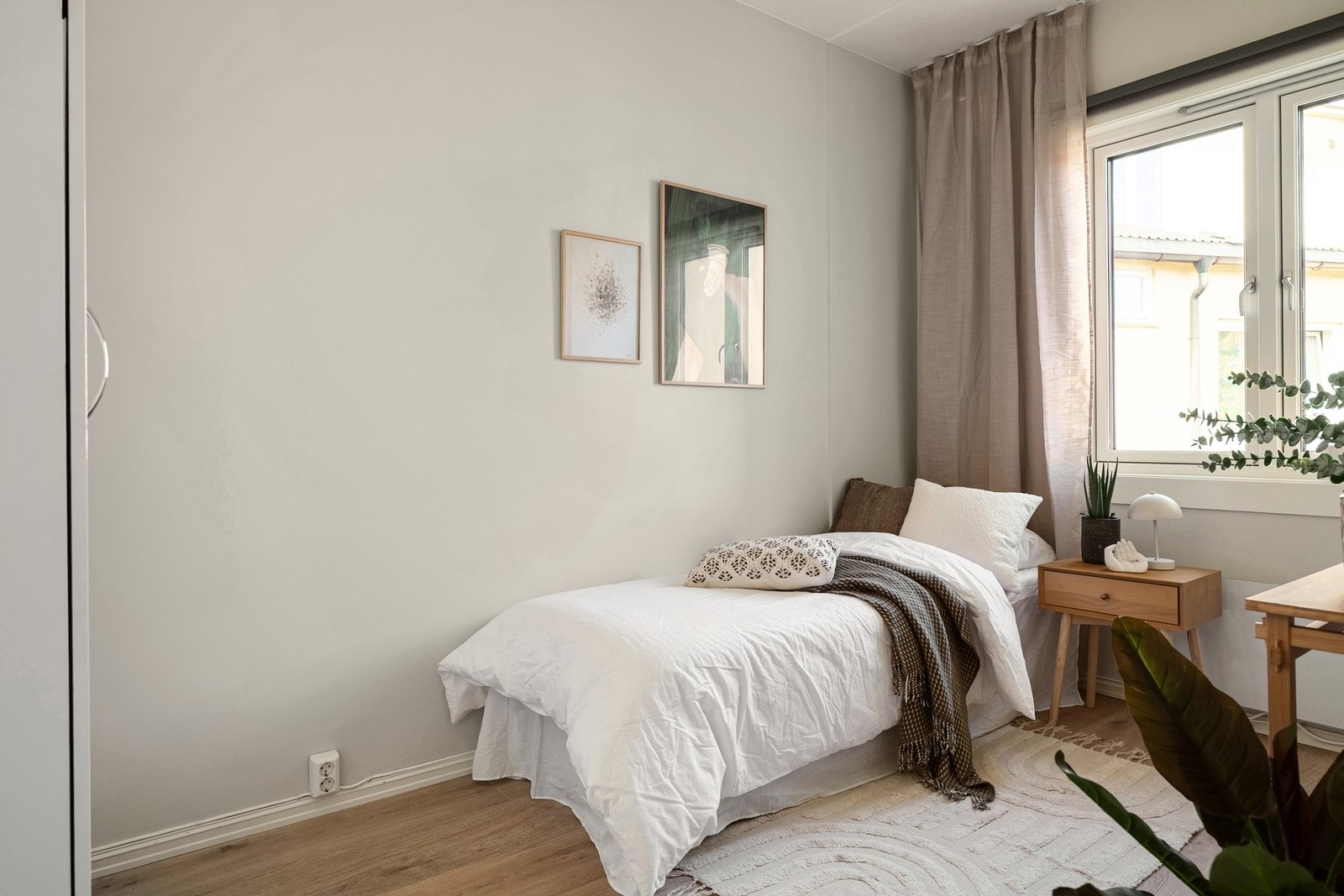 Soverom 3 med plass til seng, garderobe etc. Galleribilde