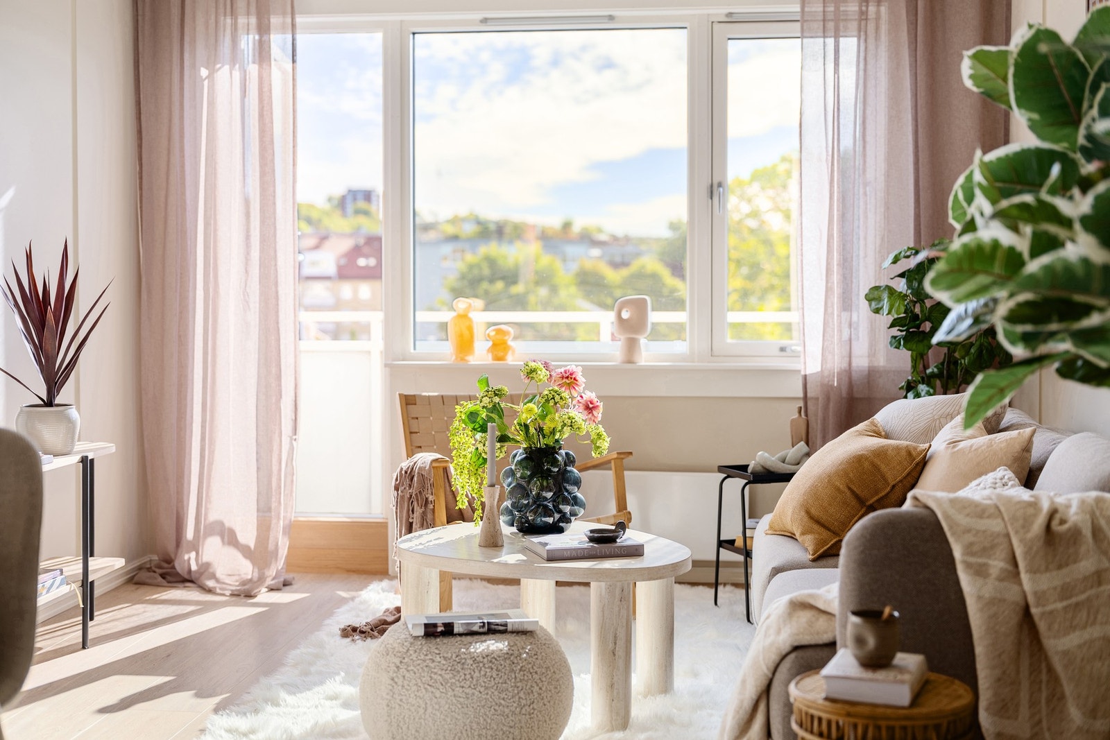 Leiligheten har gjennomgått en rekke oppgraderinger i nyere tid, og fremstår moderne og tiltalende. Galleribilde