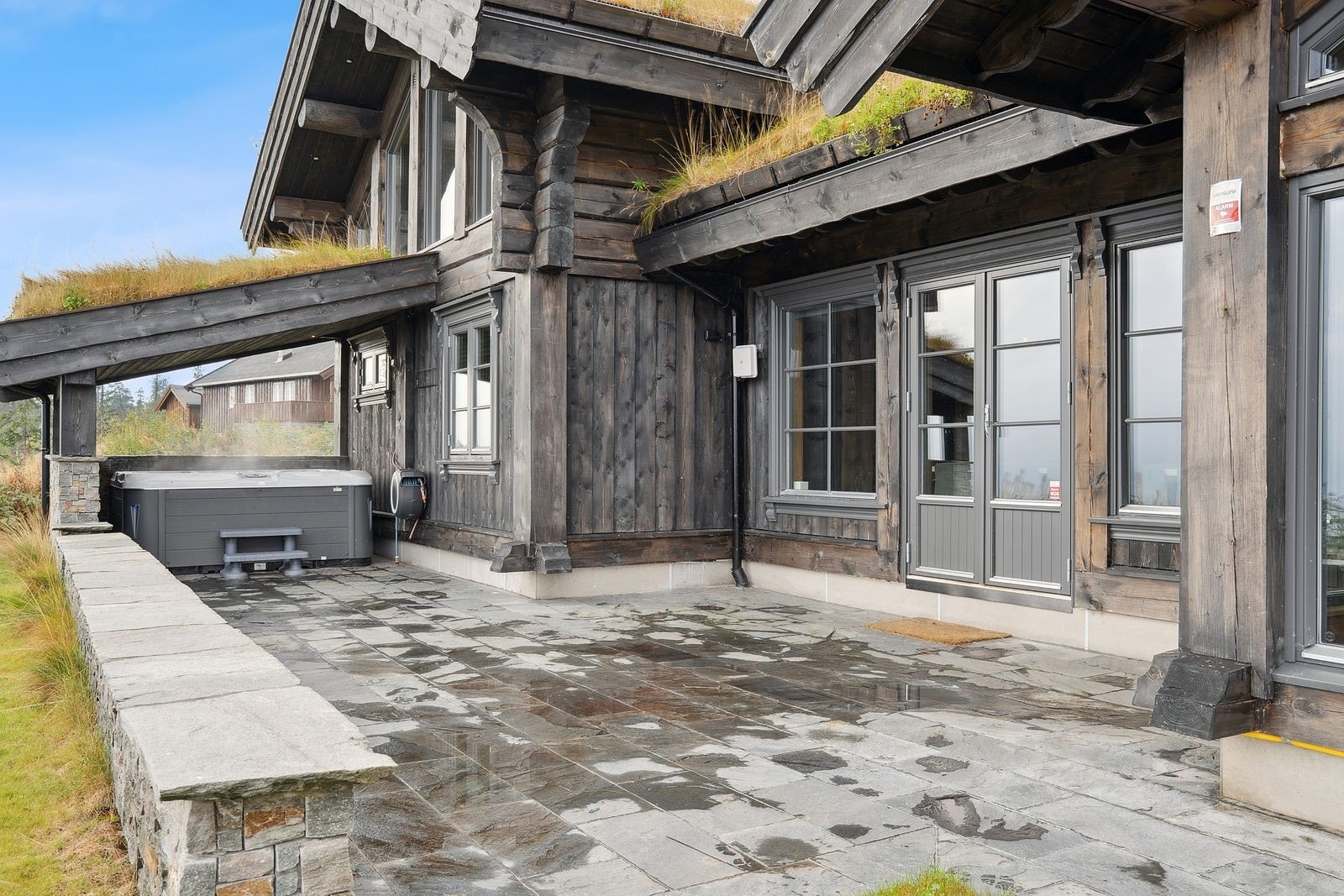 Fra spisestue er det ankomst til en romslig terrasse på ca. 37 kvm. Galleribilde