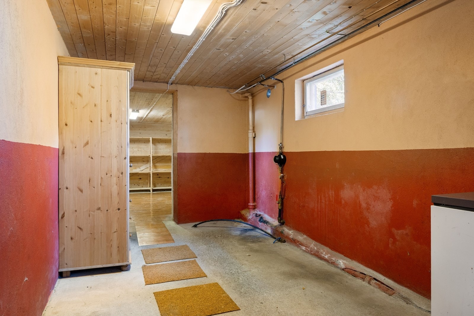 Rom i kjeller for lagring og lignende. Galleribilde
