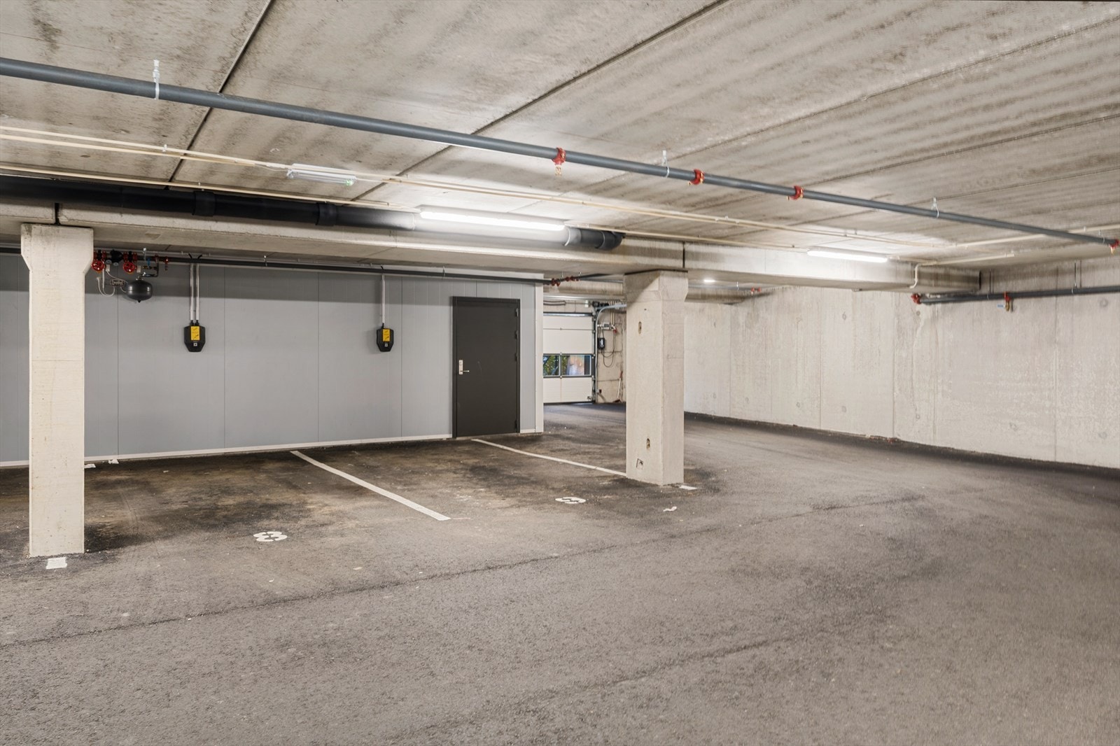 - Medfølgende garasjeplass i lukket anlegg med mulighet for elbil-lader - Galleribilde