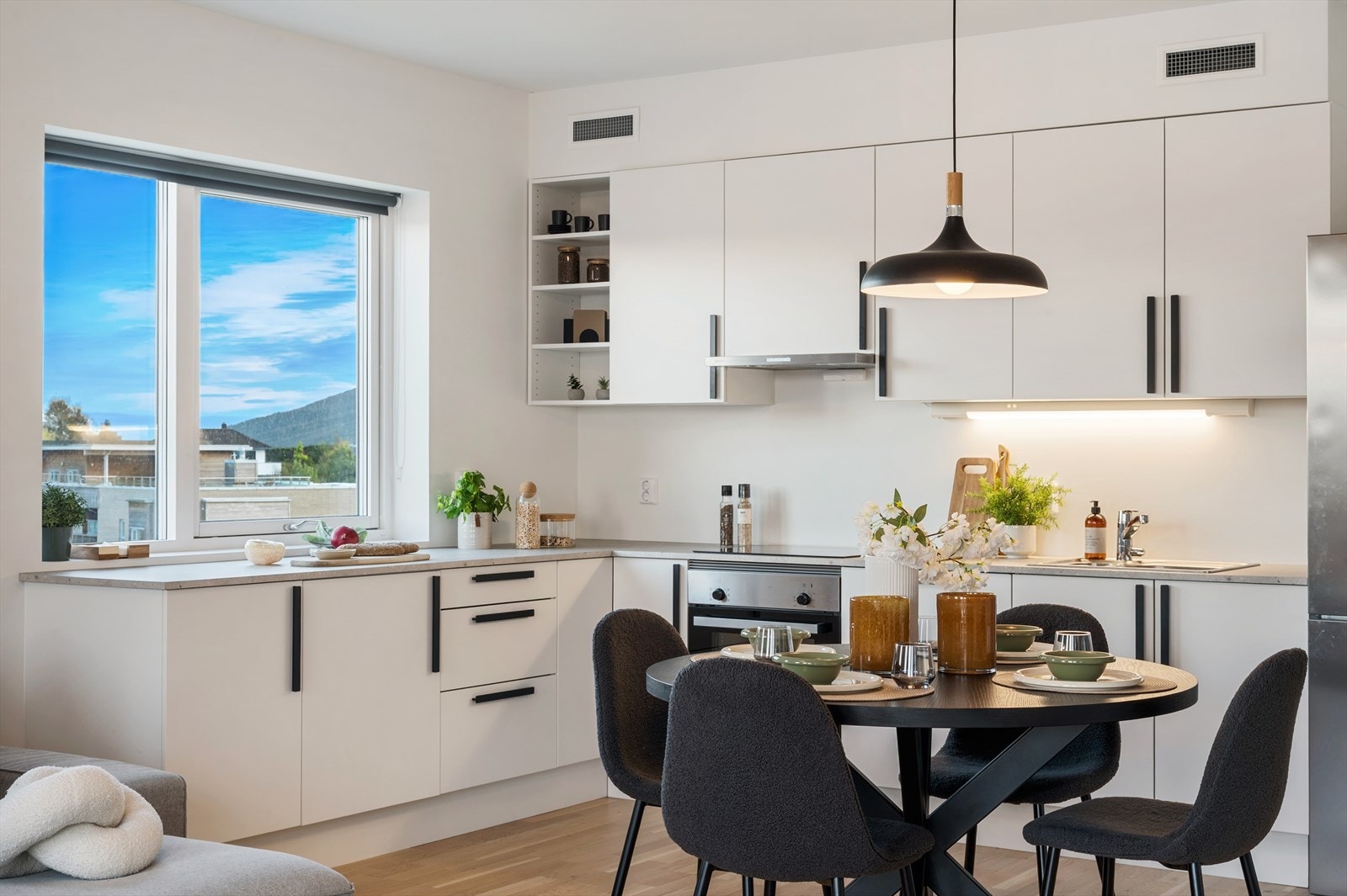 - Leiligheten har et BRA-i på 75m² og inneholder entré/gang, 2 soverom, bod, bad og stue/kjøkken - Galleribilde