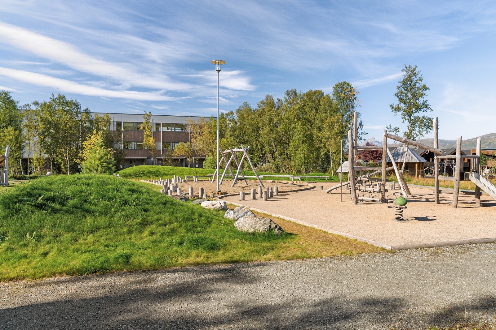 Boligfeltet har de siste årene utpekt seg som et av Tromsøs mest attraktive boligområder, med lysløypa, skoler, barnehager og gode bussforbindelser like i nærheten.