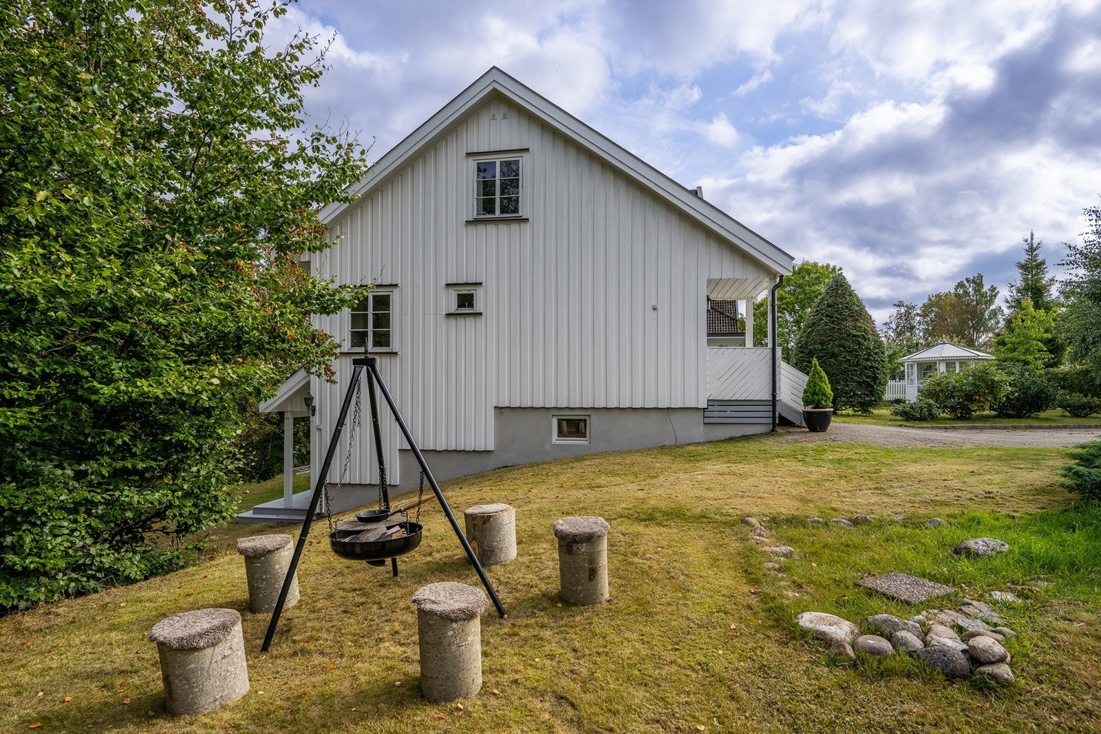 Her er det plass til bålpanne for hyggelige kvelder utendørs. Galleribilde