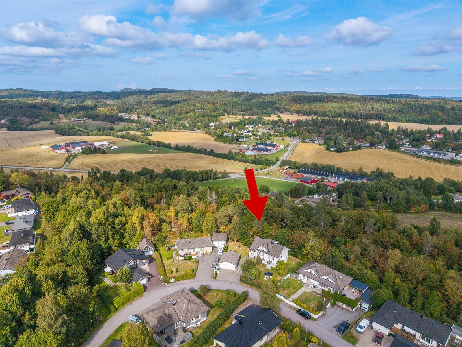Nærhet til skog og mark, turmuligheter og vann. Galleribilde