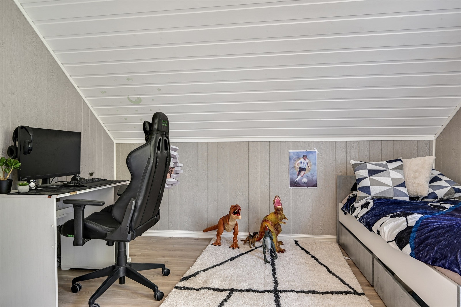 Soverommet har god plass til både arbeidspult og lek. Galleribilde