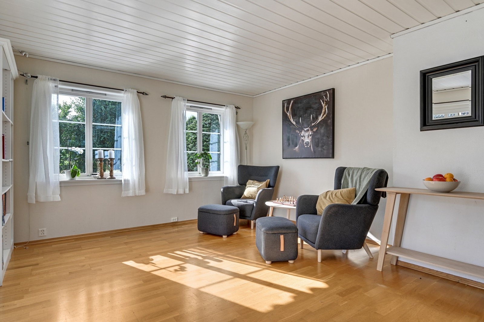 En hyggelig avdeling i stuen med utsikt mot hagen. Galleribilde