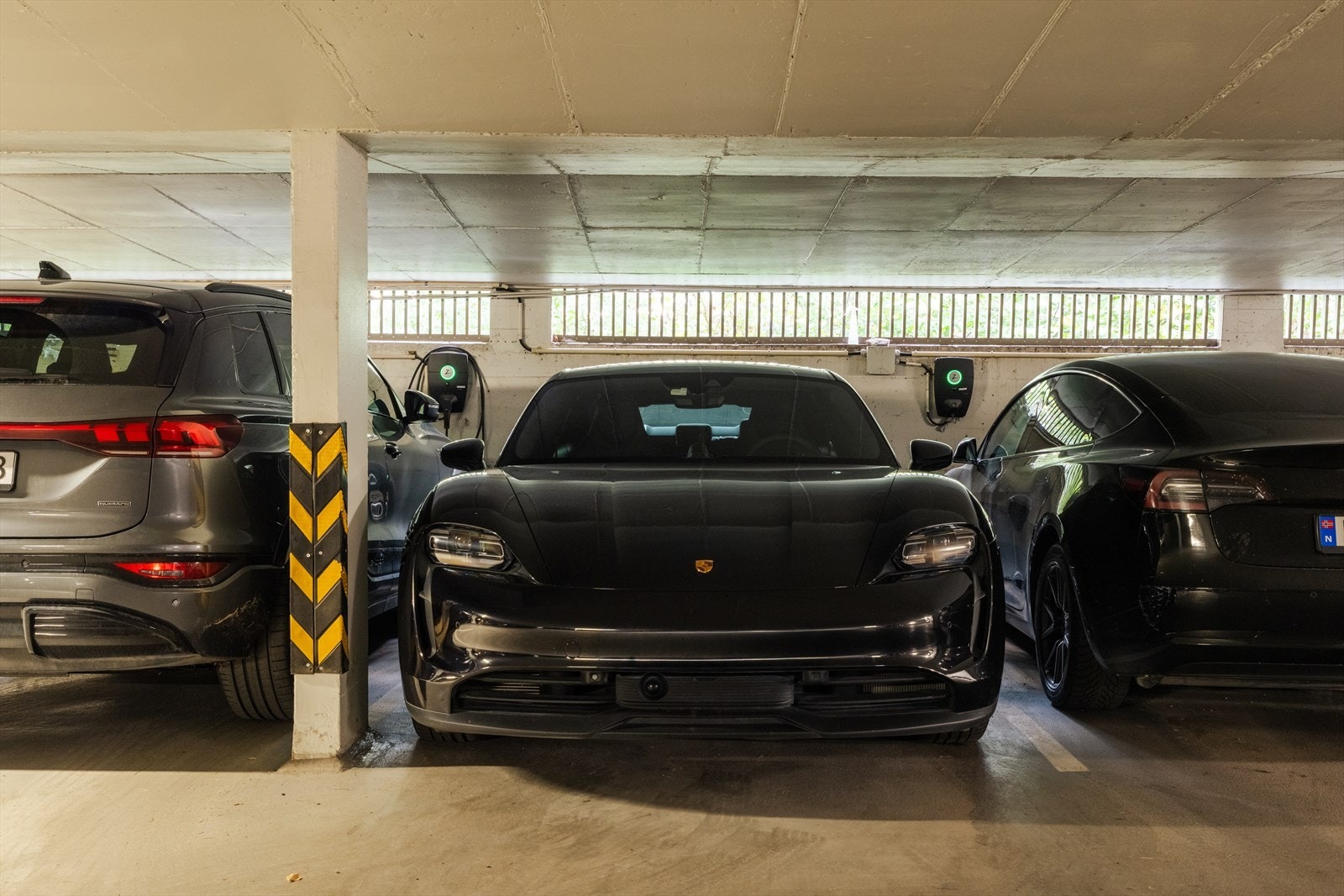 Leiligheten disponerer en egen parkeringsplass i felles garasjeanlegg med mulighet for elbil-lader Galleribilde