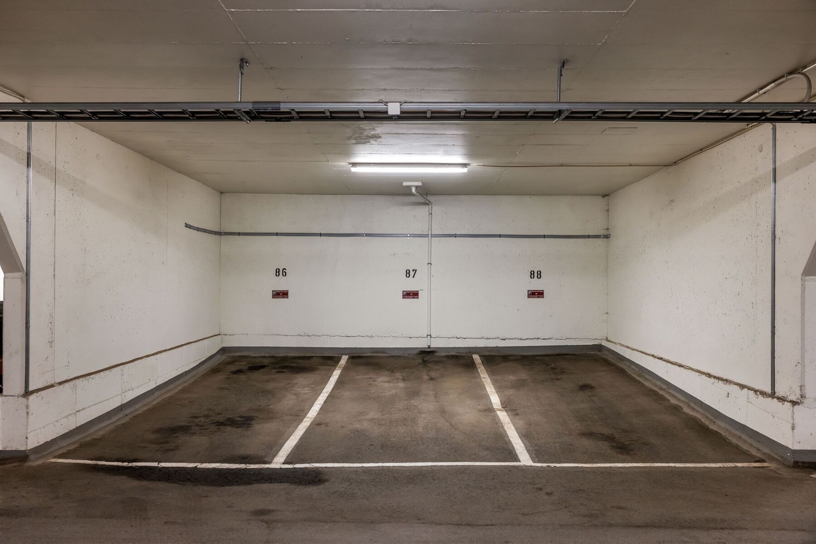 Garasjeanlegg med egen garasjeplass Galleribilde