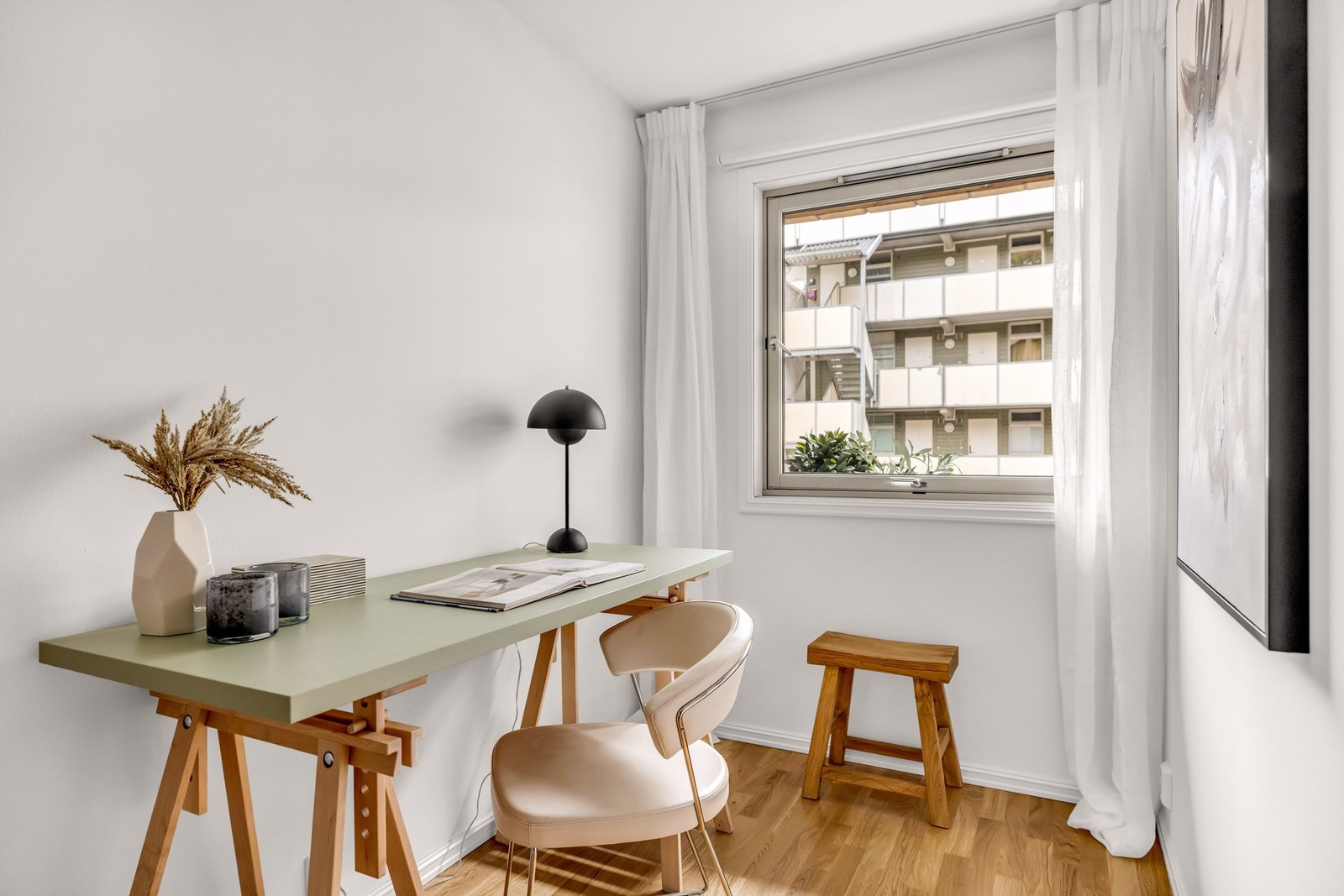 Det er også plass til kontorhjørne- perfekt løsning for hjemmekontor. Galleribilde