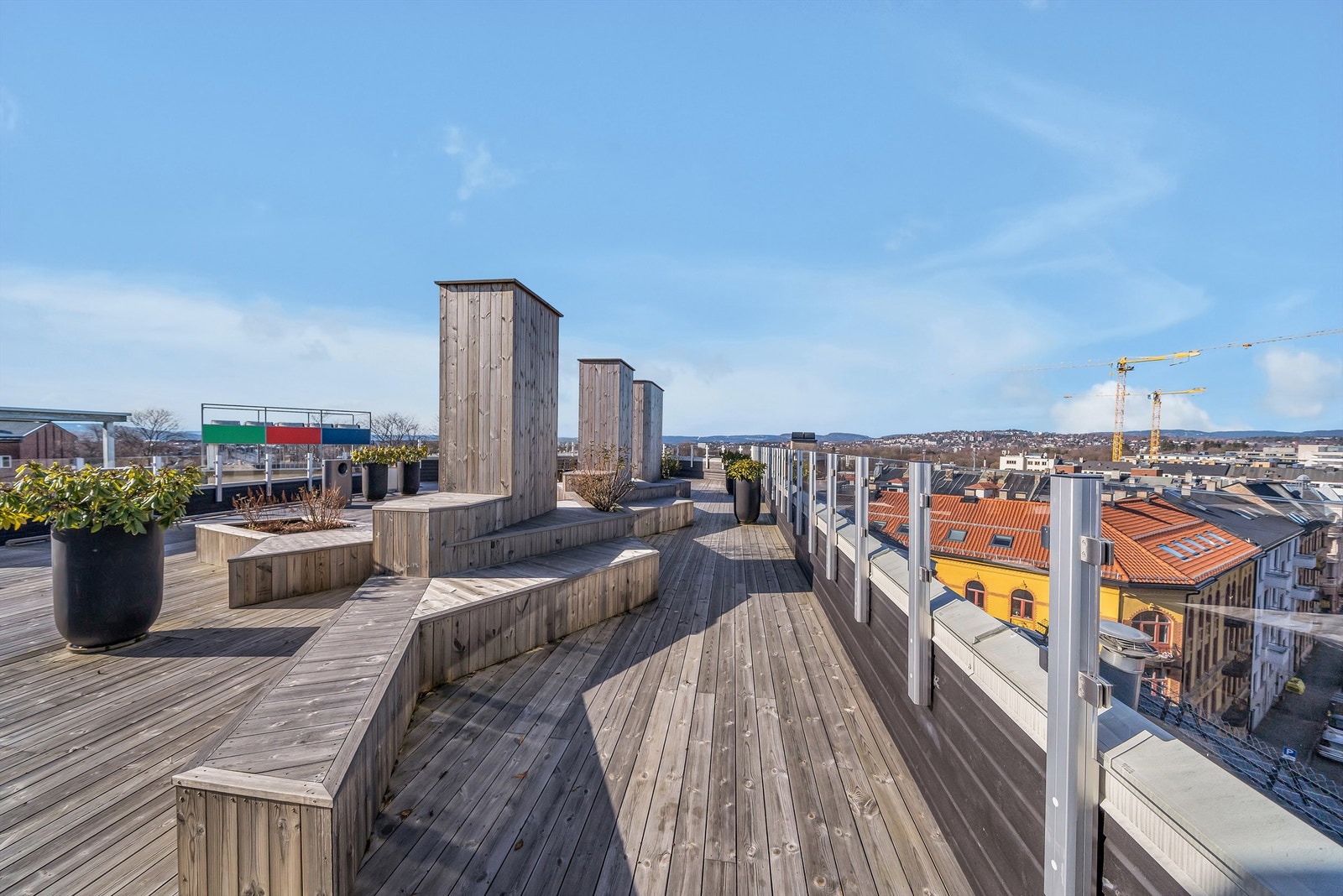 Felles takterrasse med flotte utsikts- og solforhold Galleribilde