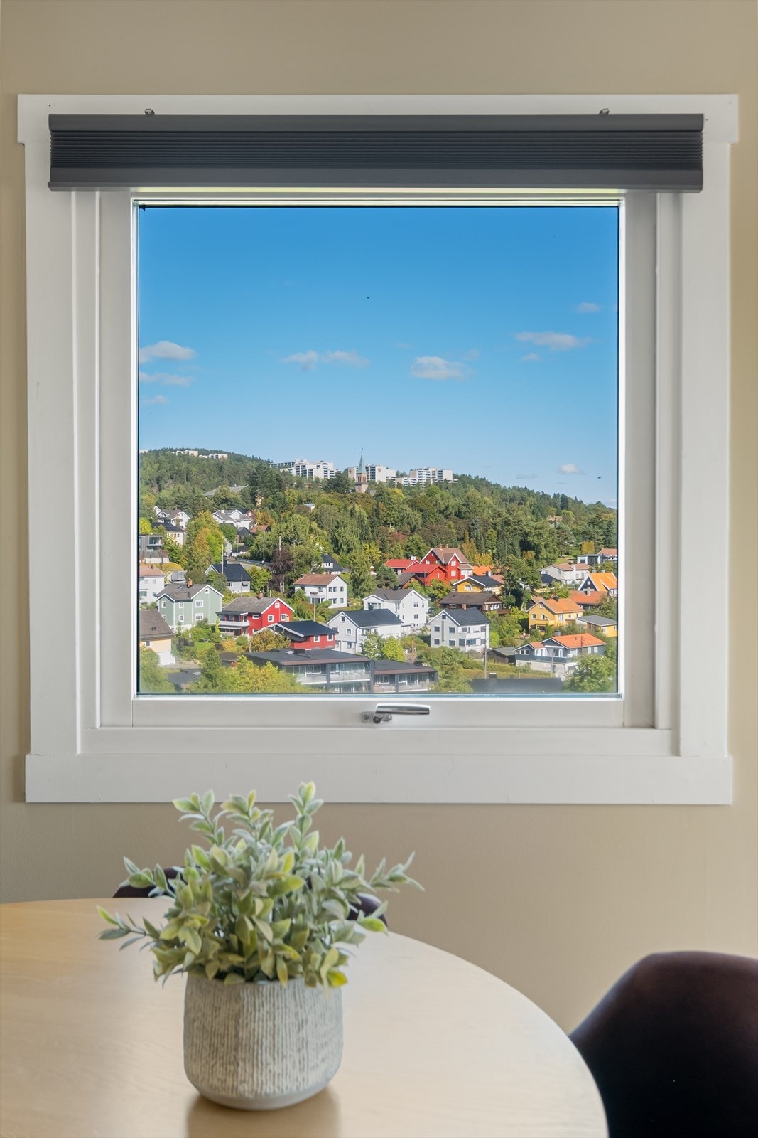 Ved spisebord kan du også nyte den unike utsikten. Galleribilde