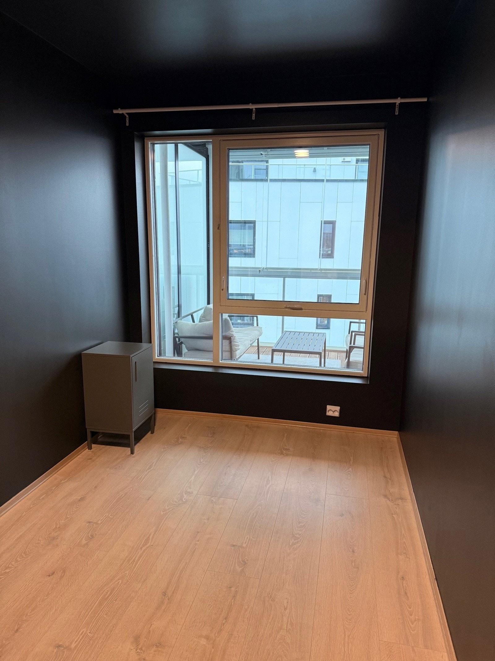Soverommet fremstår lunt og innbydende med plass til dobbeltseng.