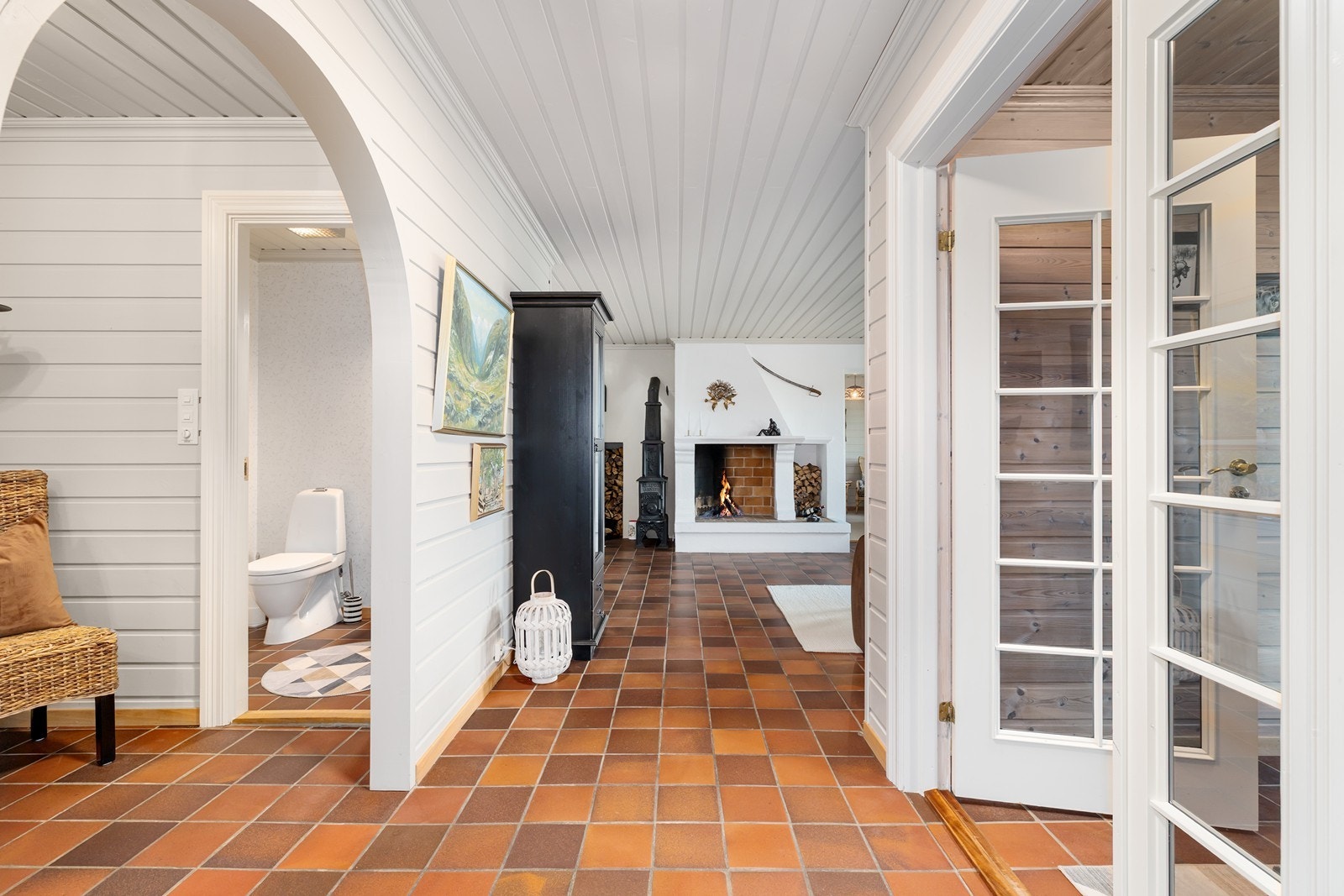 Romslig hall i 1.etg. Galleribilde