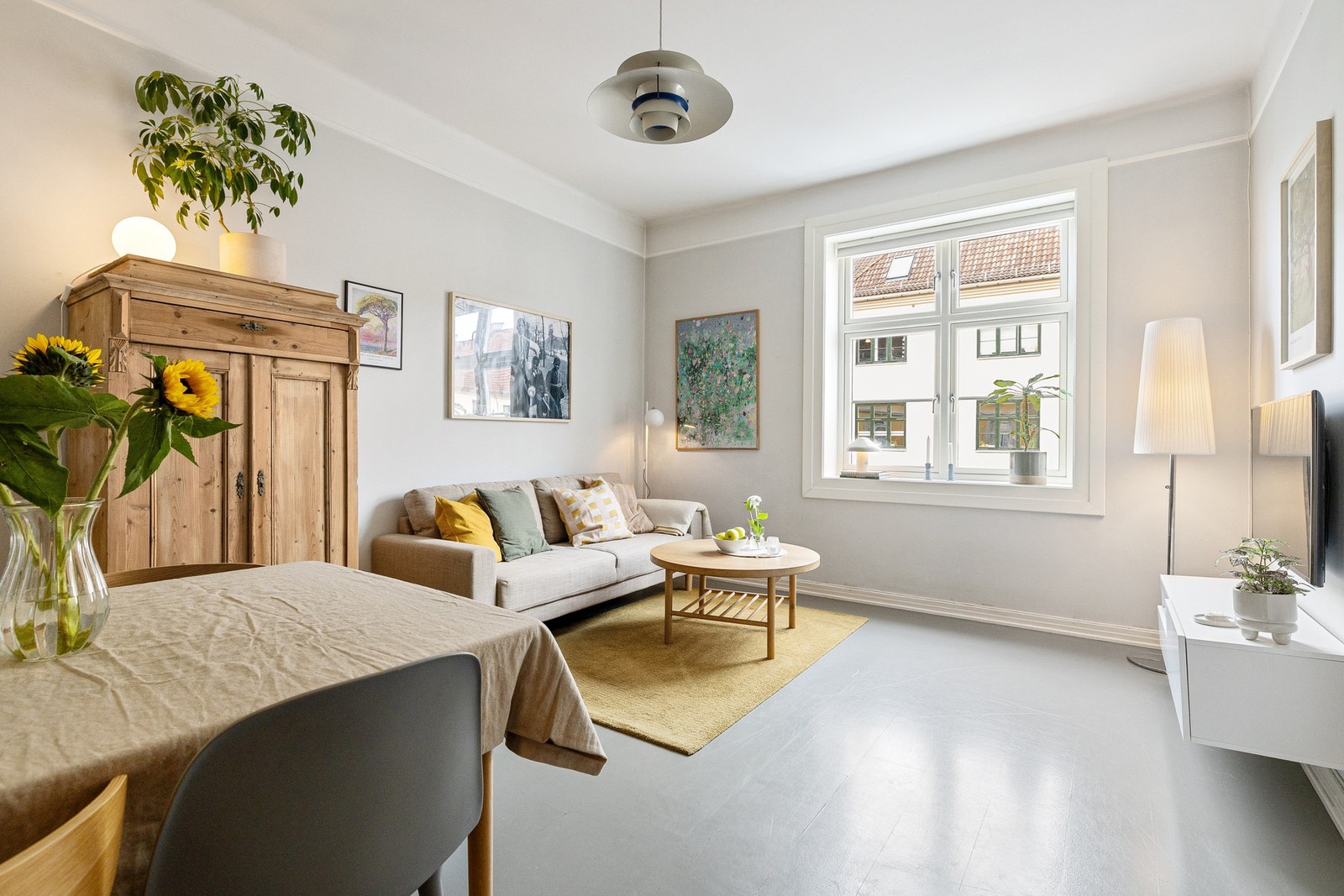 Vinduene her inne er 2-lags isolerglass fra 2017. Galleribilde
