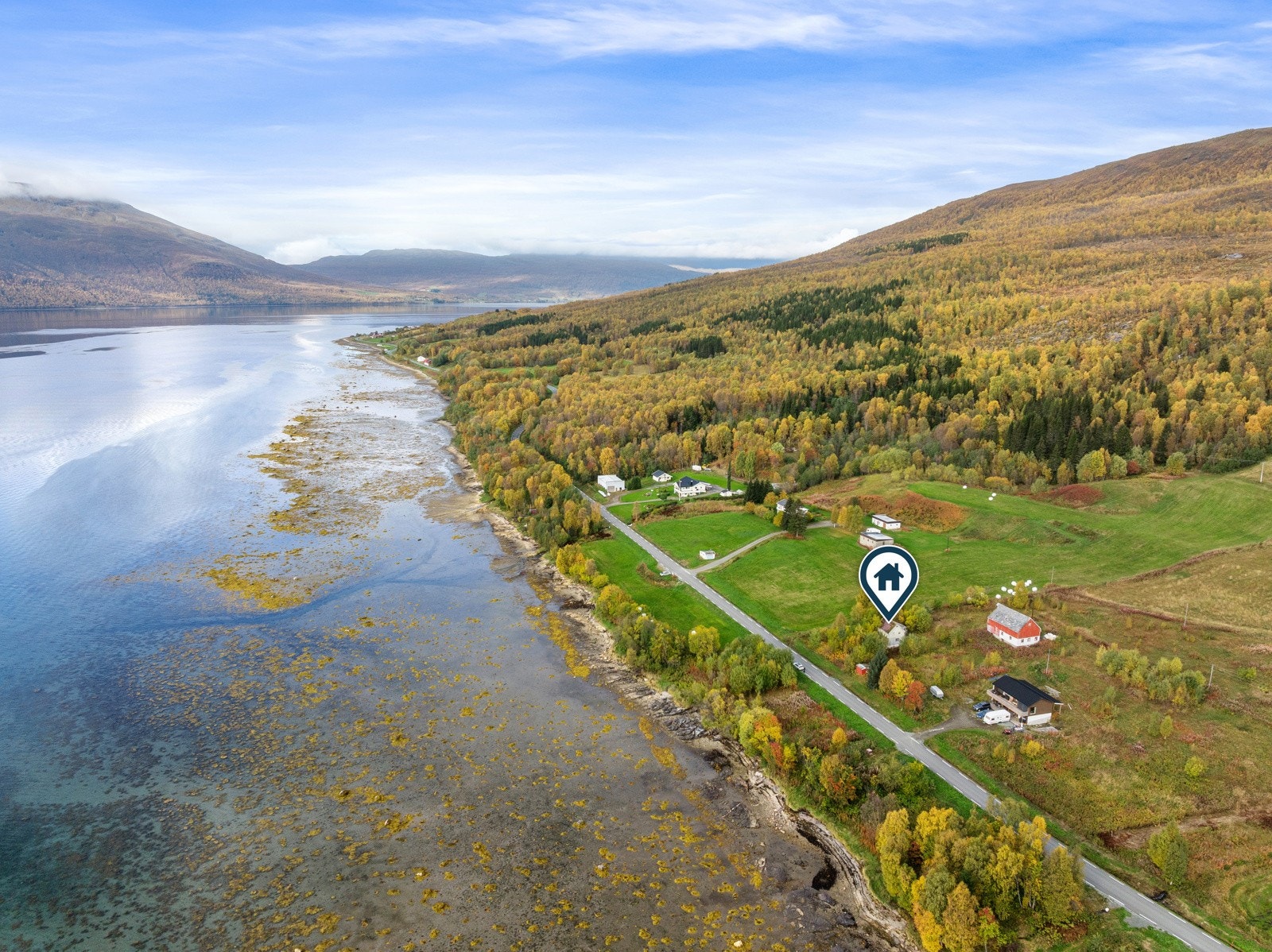 Det er ca. 50 minutters kjøring fra Tromsø sentrum og er innenfor rimelig pendleravstand. Det forventes en innsparing når ny forbindelse i Ramfjorden er klar.