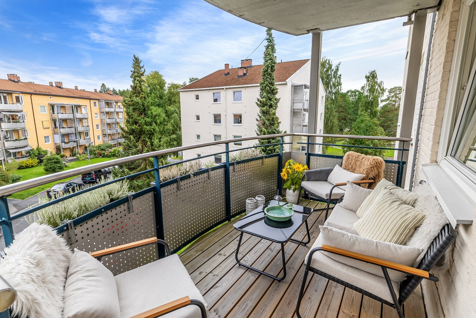 Lys 3-roms hjørneleilighet med attraktiv beliggenhet på Lambertseter. Galleribilde