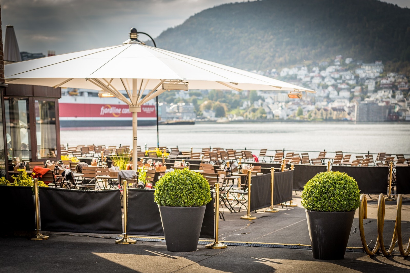 - Nærområdet tilbyr flere av byens fasiliteter som Verftet med restaurant og badeplass - Galleribilde