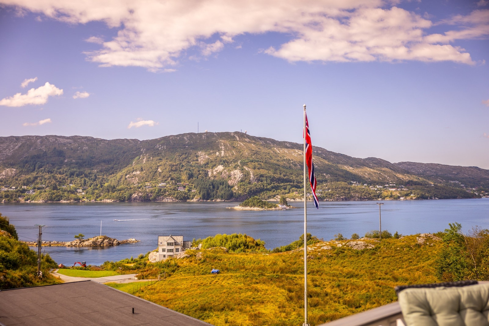 Nydelig utsikt over fjorden og Bildøy Galleribilde