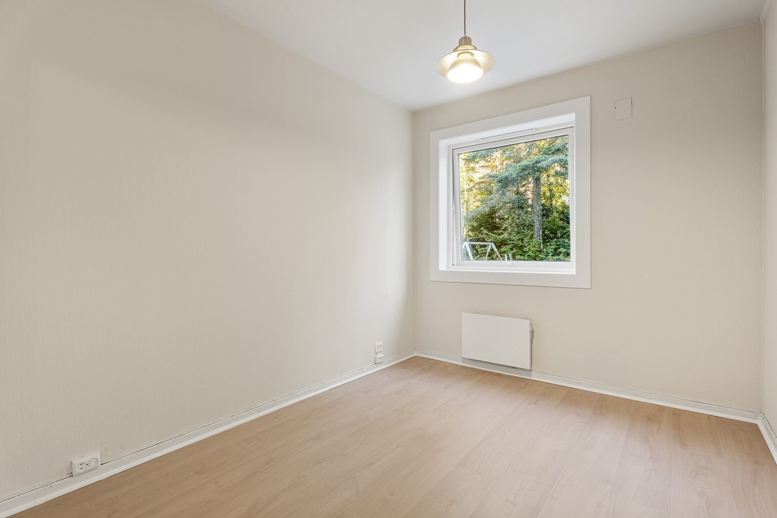 Soverom II egner seg godt som barnerom, kontor og/eller gjesterom. Galleribilde