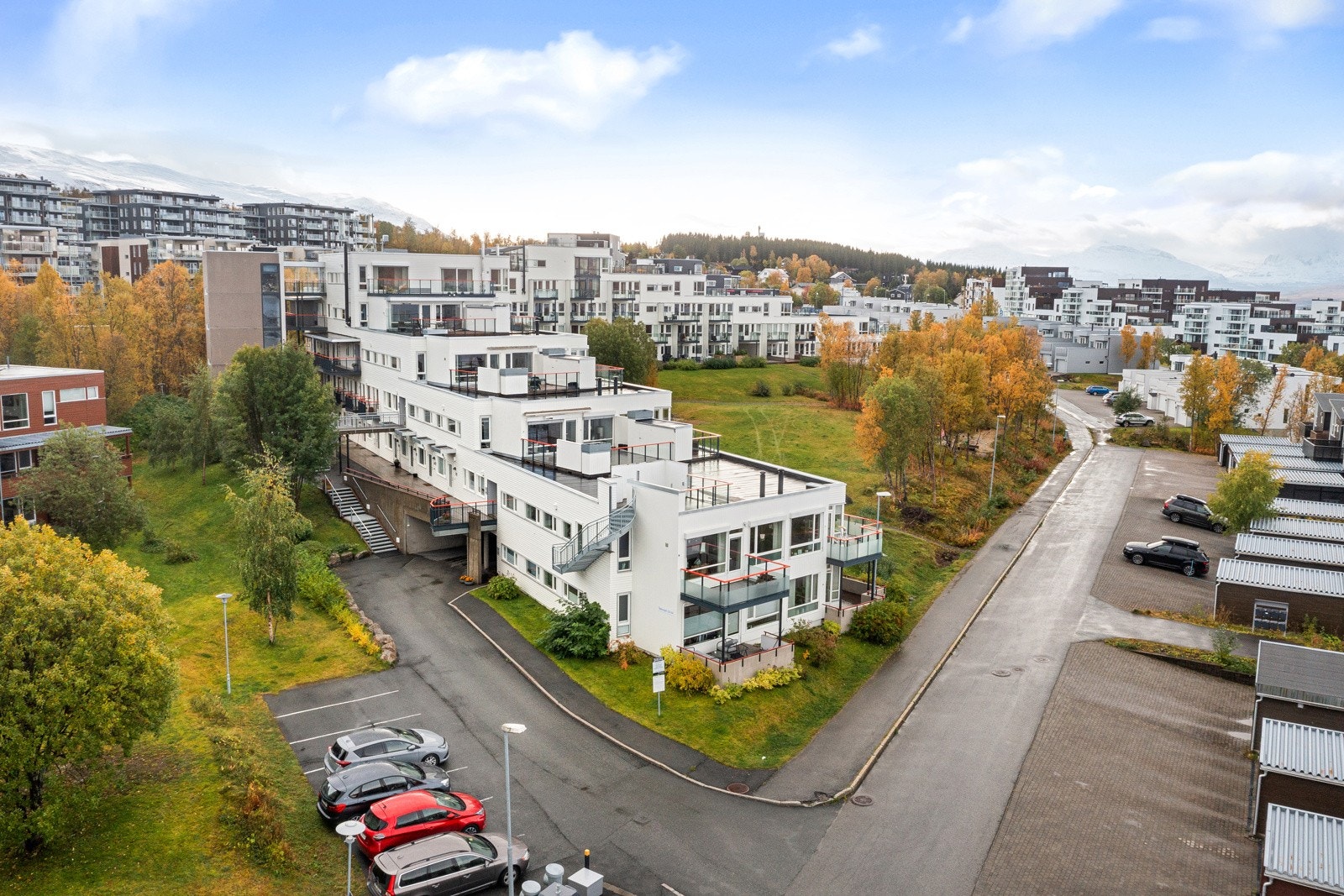 Boligen ligger i moderne og velholdte Workinnmarka.