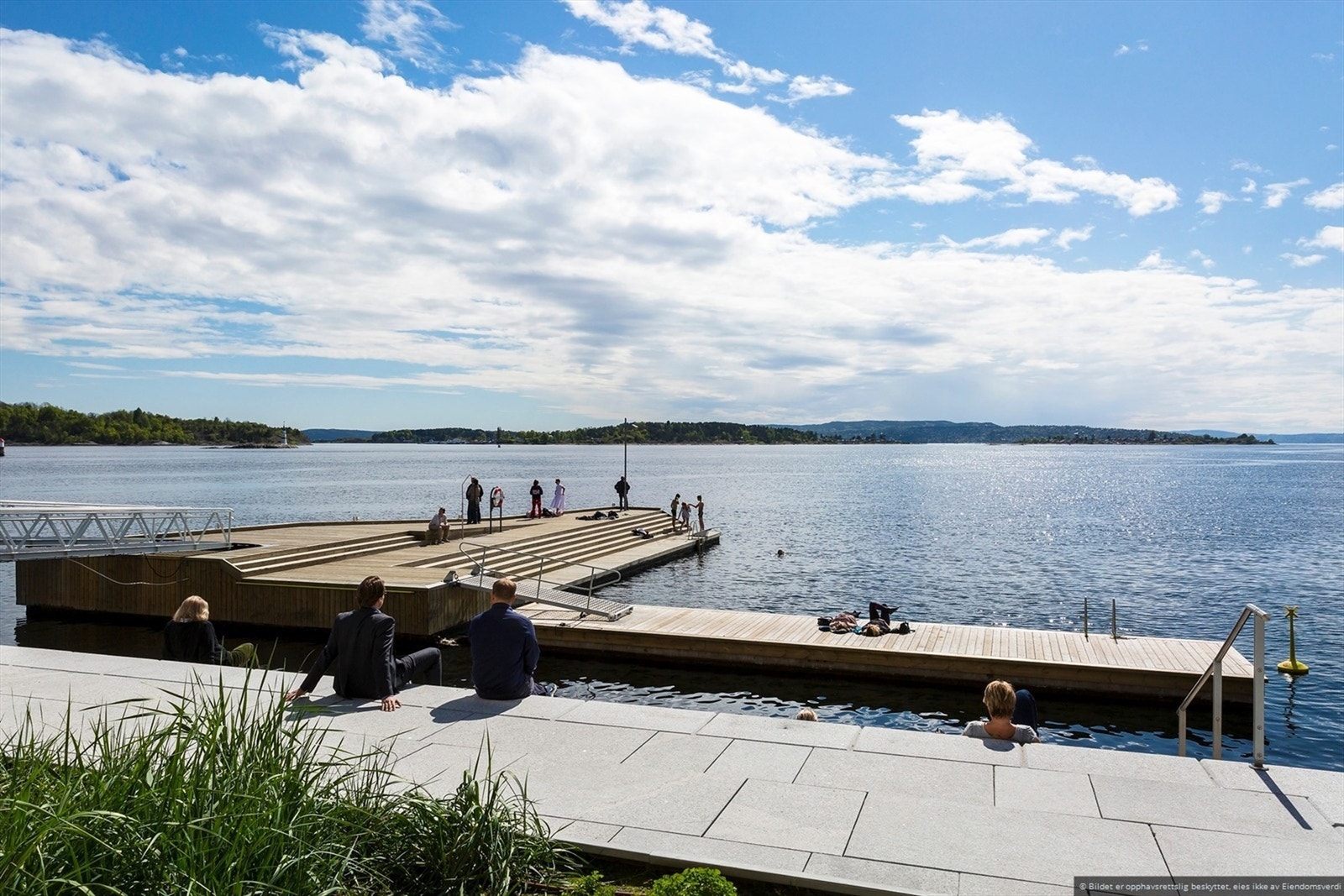 Idyllisk badebrygge på Tjuvholmen. Galleribilde