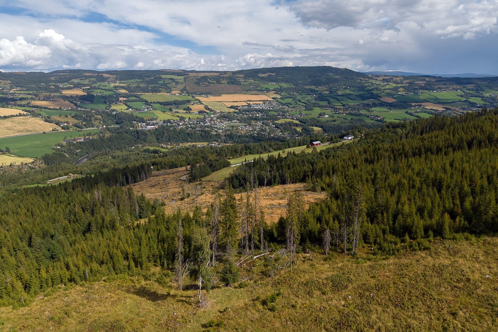 Utsikt mot vestre Gausdal og fjellområdene rundt. Galleribilde