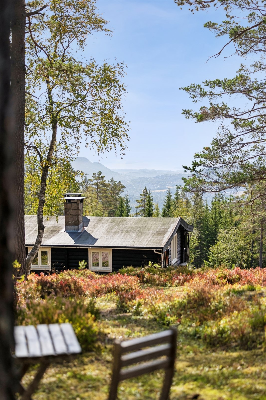 Hytta er fundamentert på en solid grunnmur av gråstein. Galleribilde