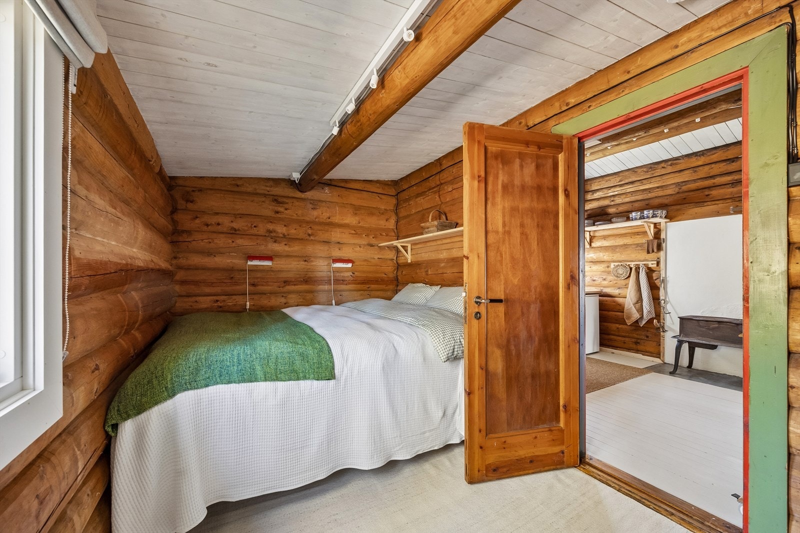 Soverom med adkomst fra kjøkkenet. Galleribilde