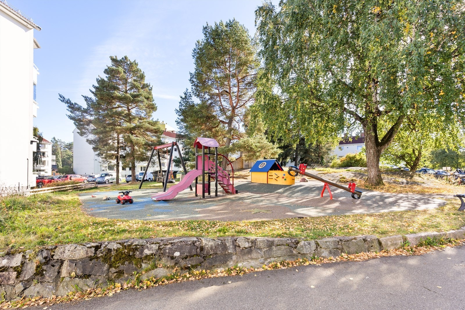 Det er lekeplass på borettslagets fellesområder Galleribilde