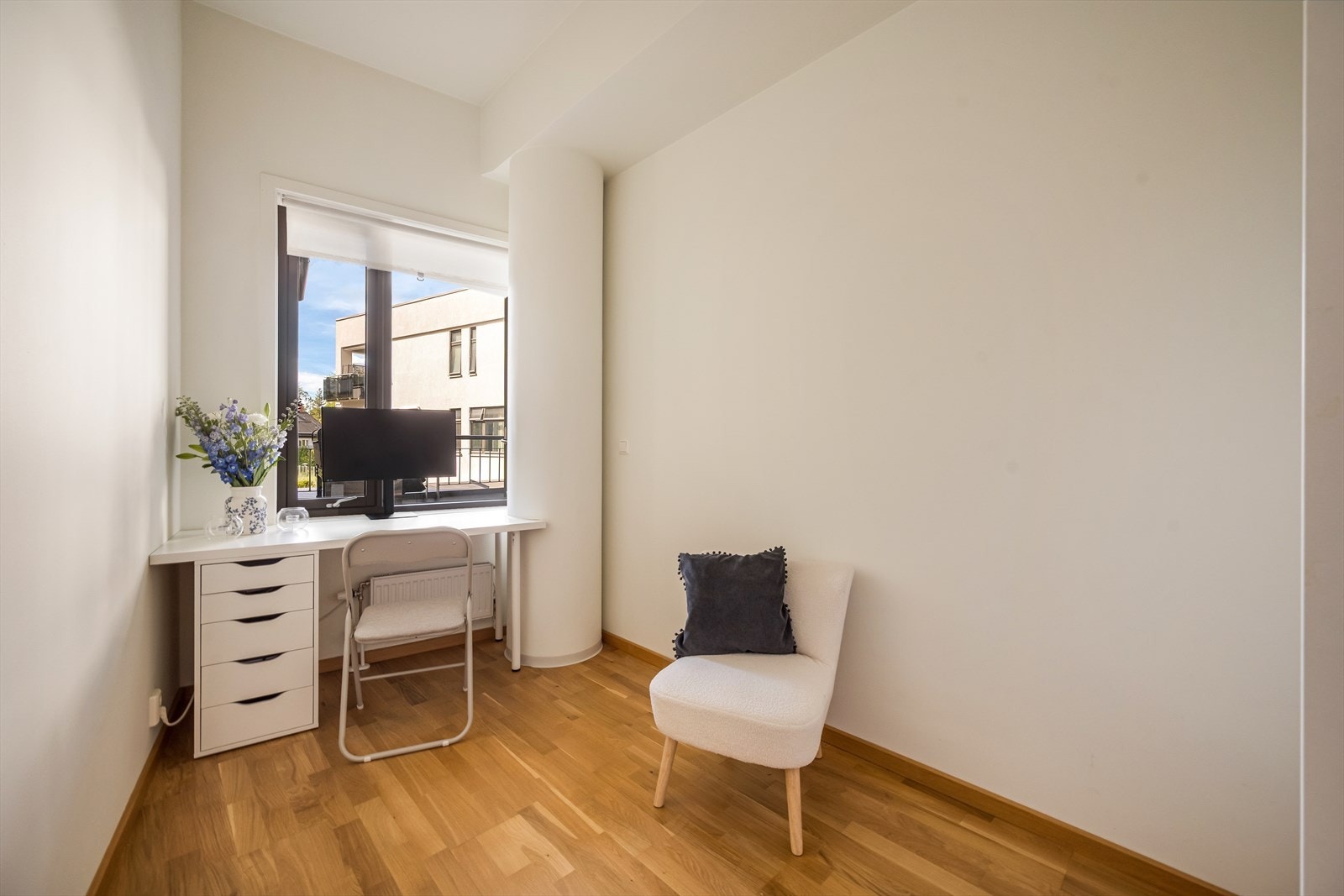Det andre soverommet er fleksibelt og kan innredes etter behov - som barnerom, gjesterom eller hjemmekontor. Rommet har plass til seng, garderobe og skrivebord Galleribilde