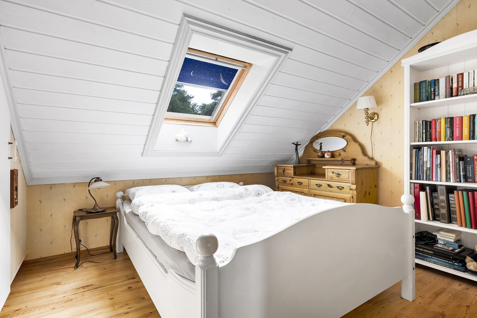 Soverom nr 2 passer perfekt som gjesterom, barnerom eller hjemmekontor - alt etter eget behov. Galleribilde
