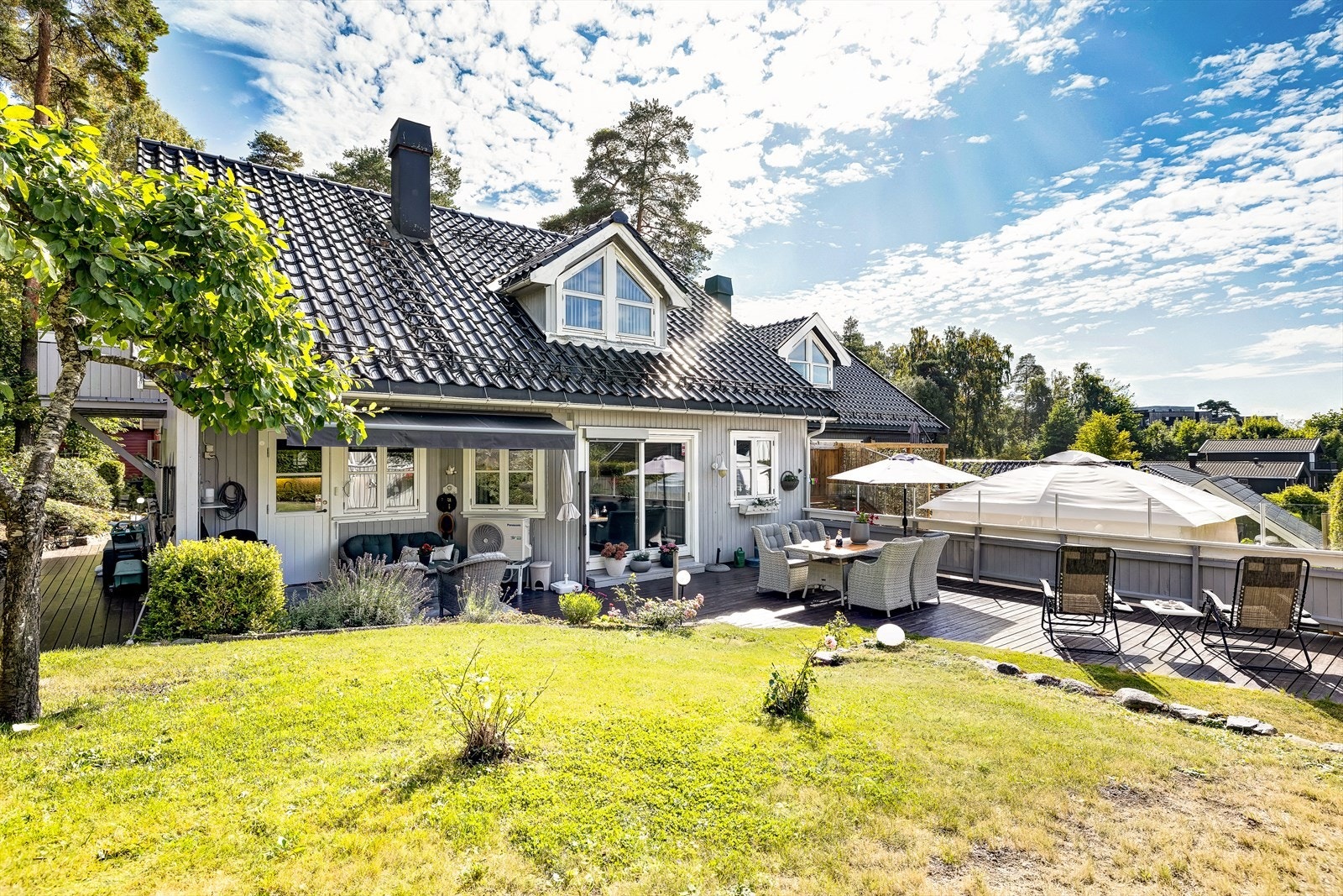 Velkommen til Asnesåsen 12. En lys og attraktiv tomannsbolig i populært og rolig nabolag. Galleribilde