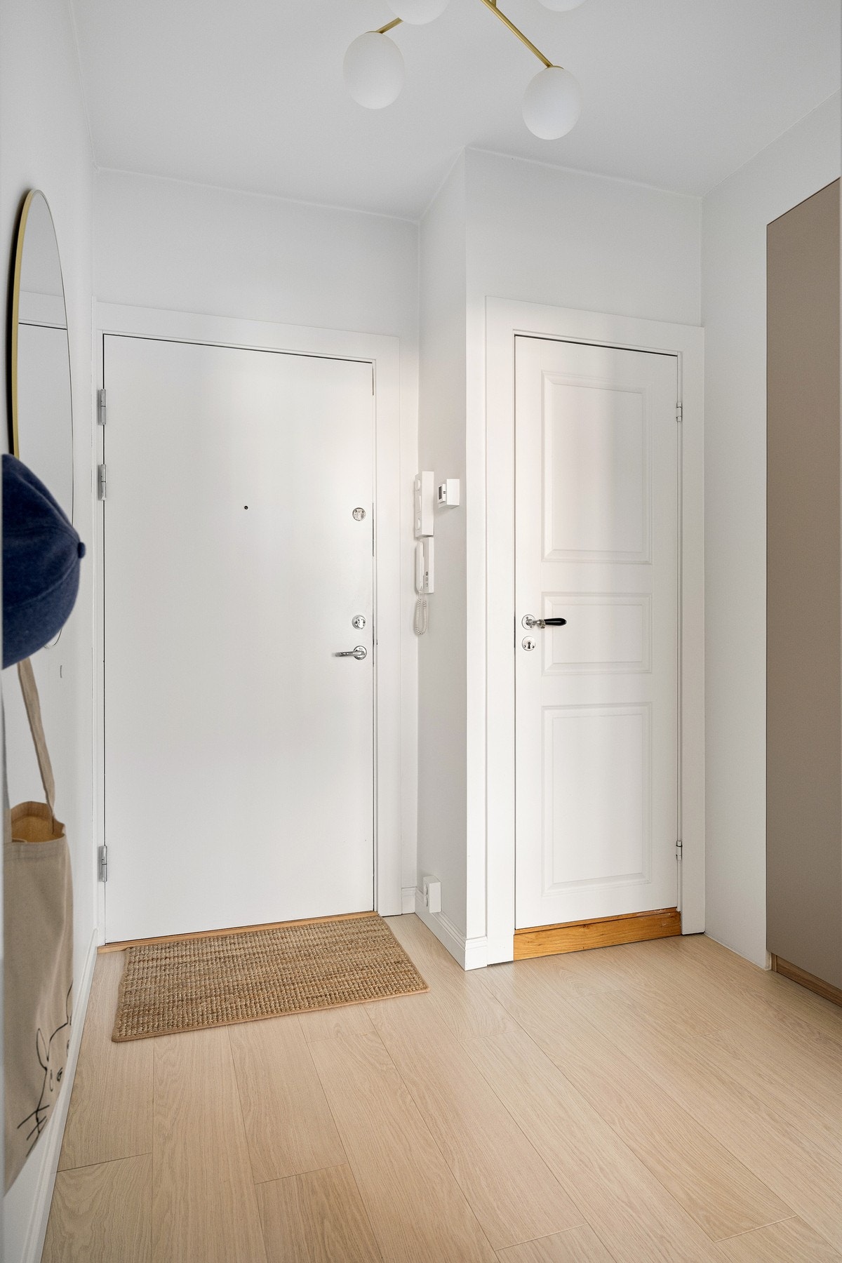 Du ønskes velkommen i en lys og innbydende entré. Galleribilde