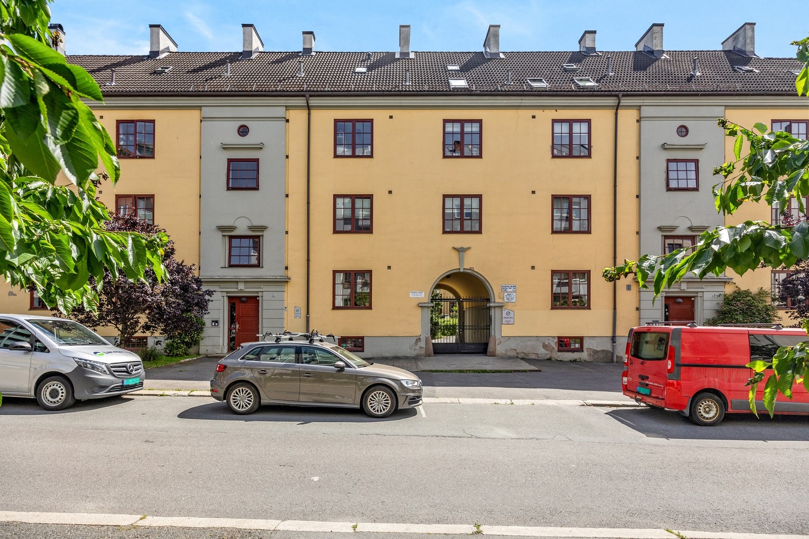 For å komme til leiligheten er det adkomst til bygget via Borger Withs gate Galleribilde