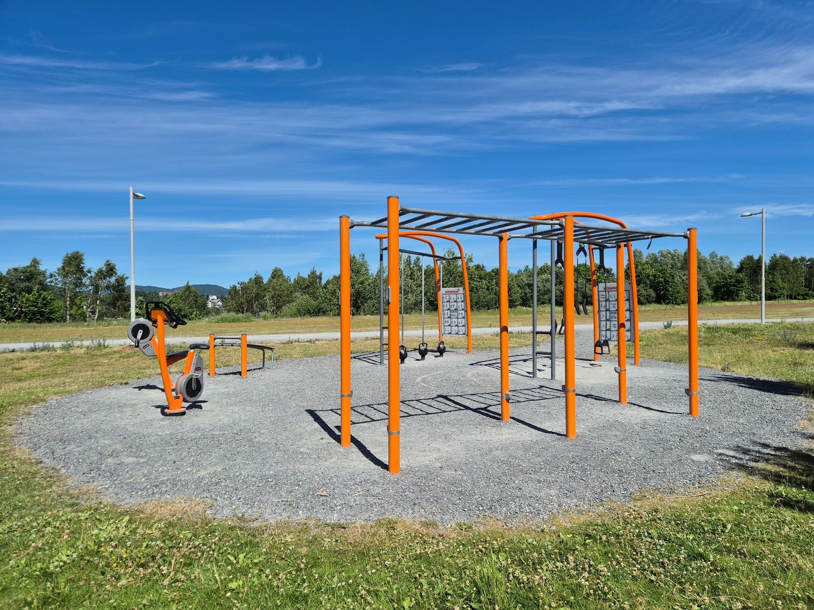 En av mange treningsstasjoner i parken Galleribilde